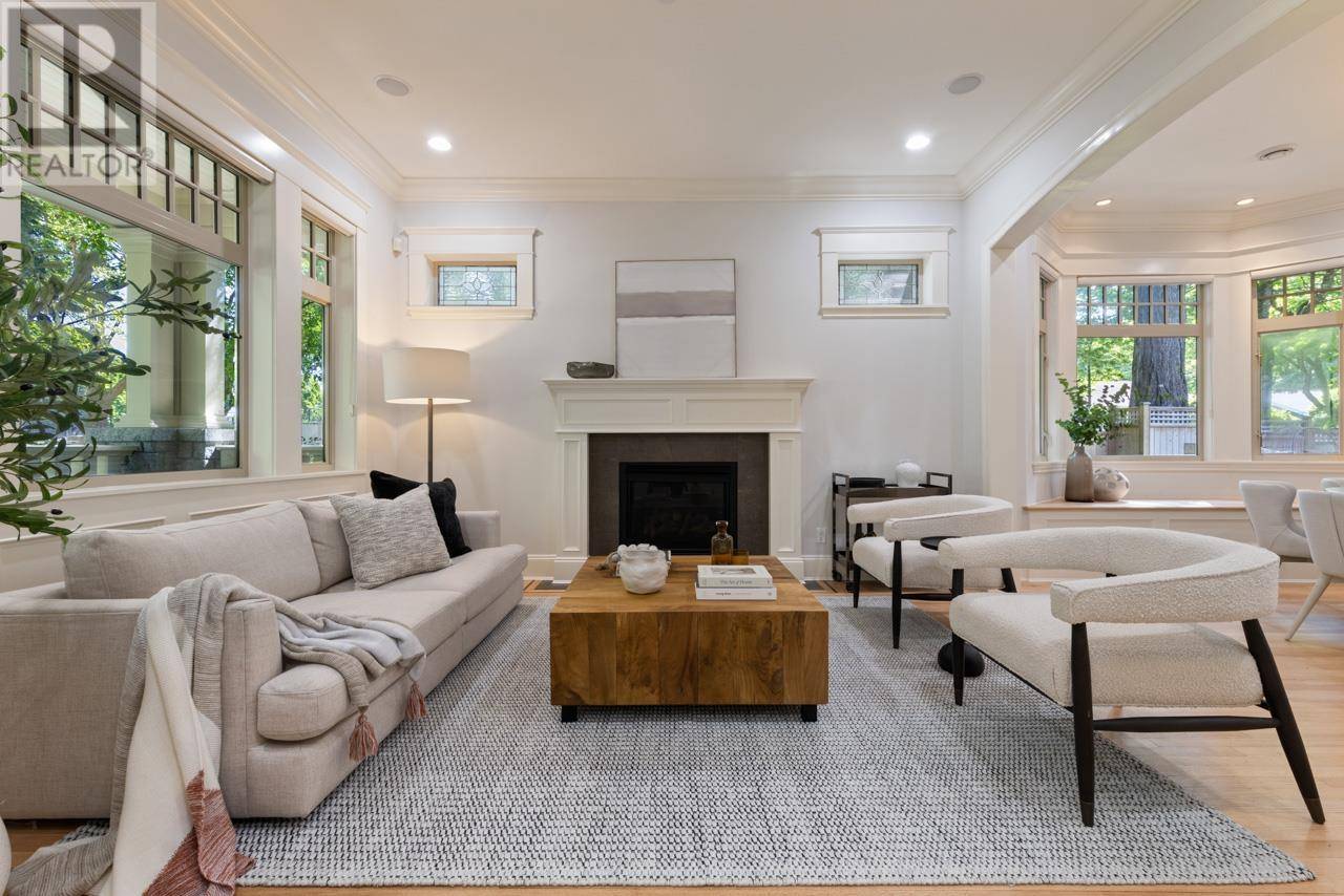 Vancouver, BC V6R1R8,3408 W 5TH AVENUE