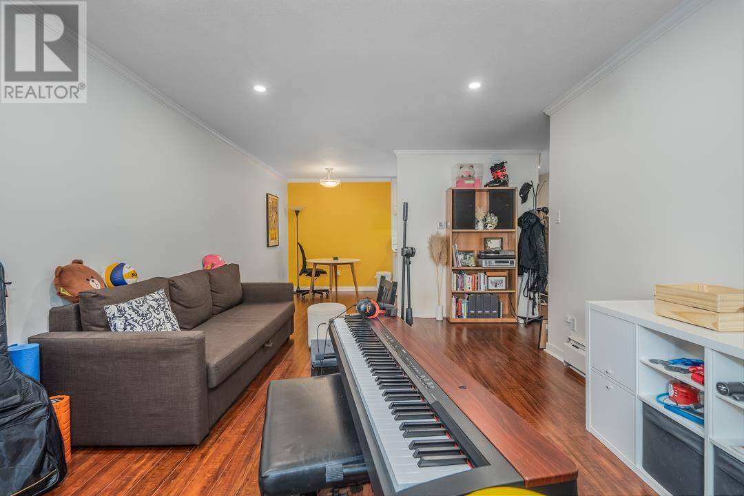 Vancouver, BC V6R1P4,3787 West 4TH AVE #111