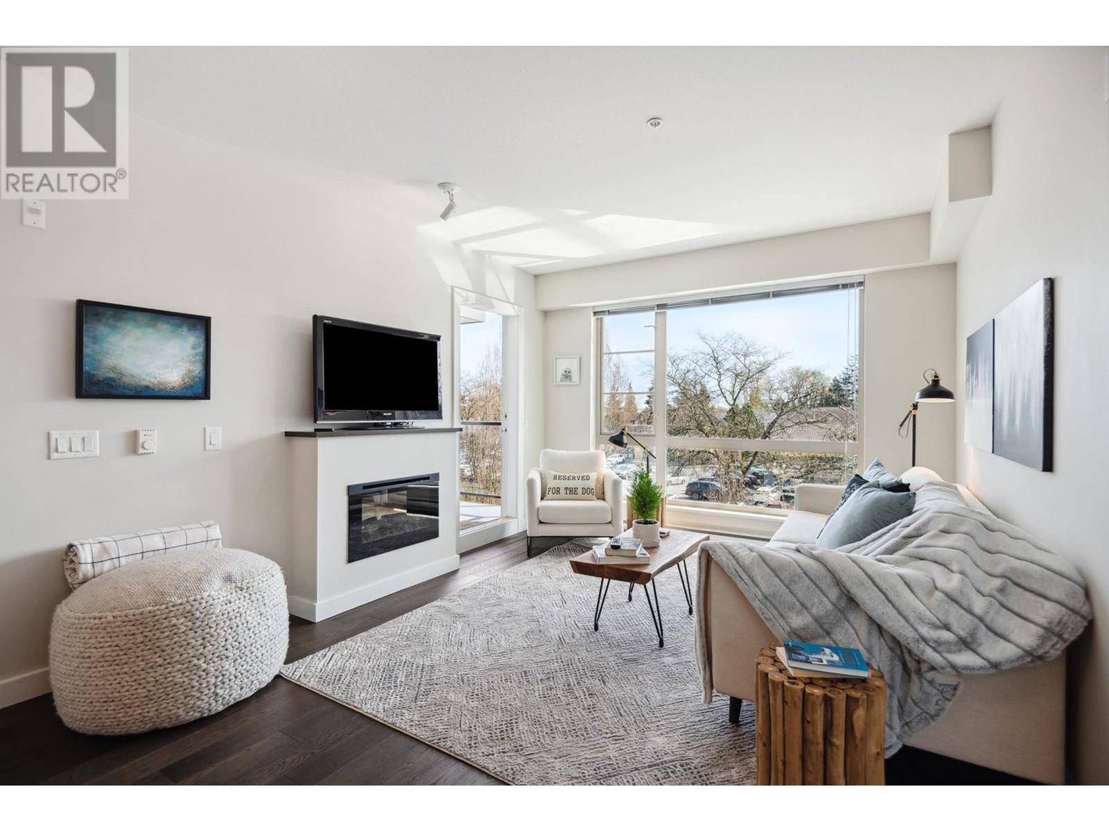North Vancouver, BC V7P1T4,1330 MARINE DR #306