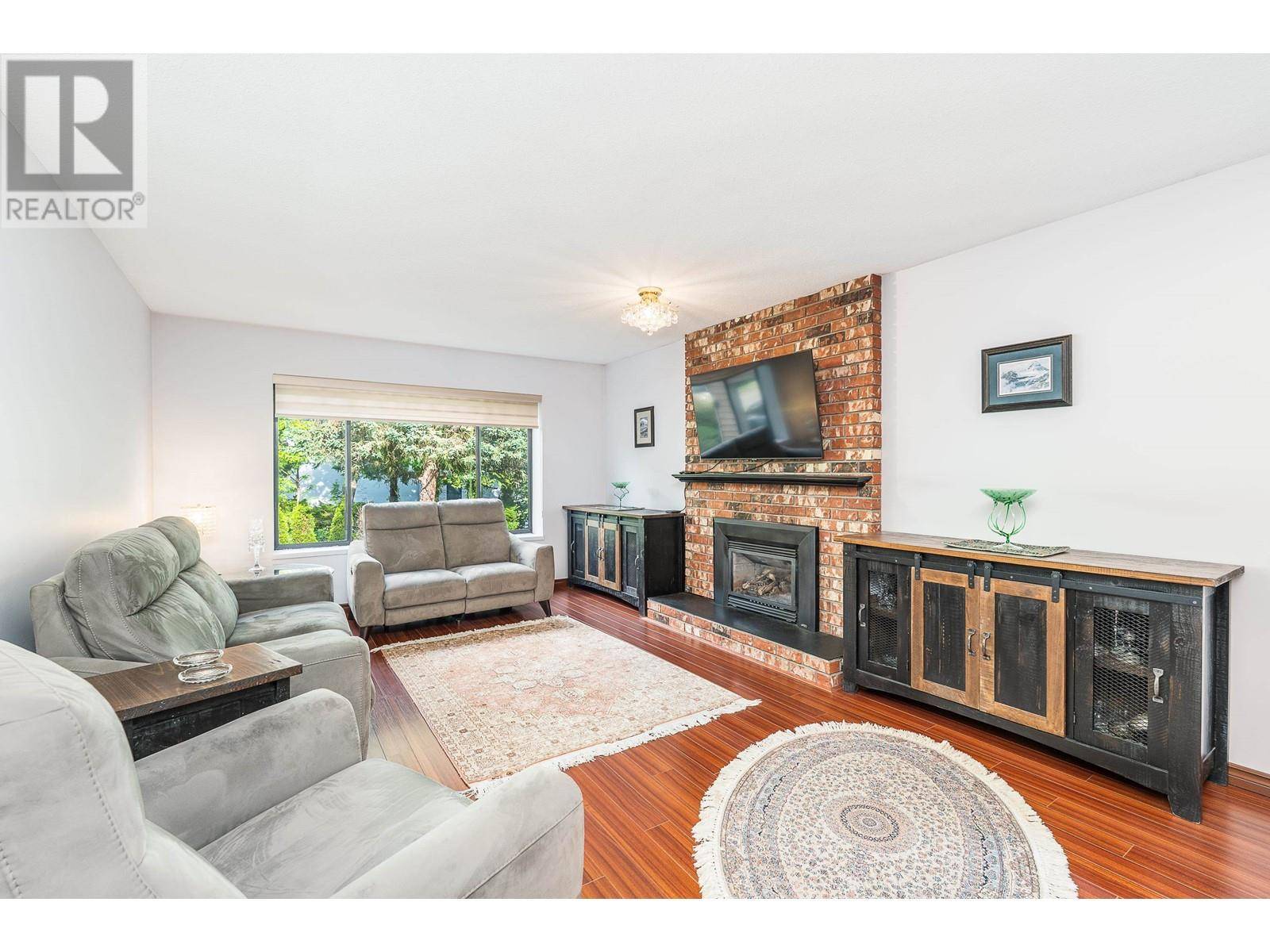 Coquitlam, BC V3C4T8,966 HOSMER COURT