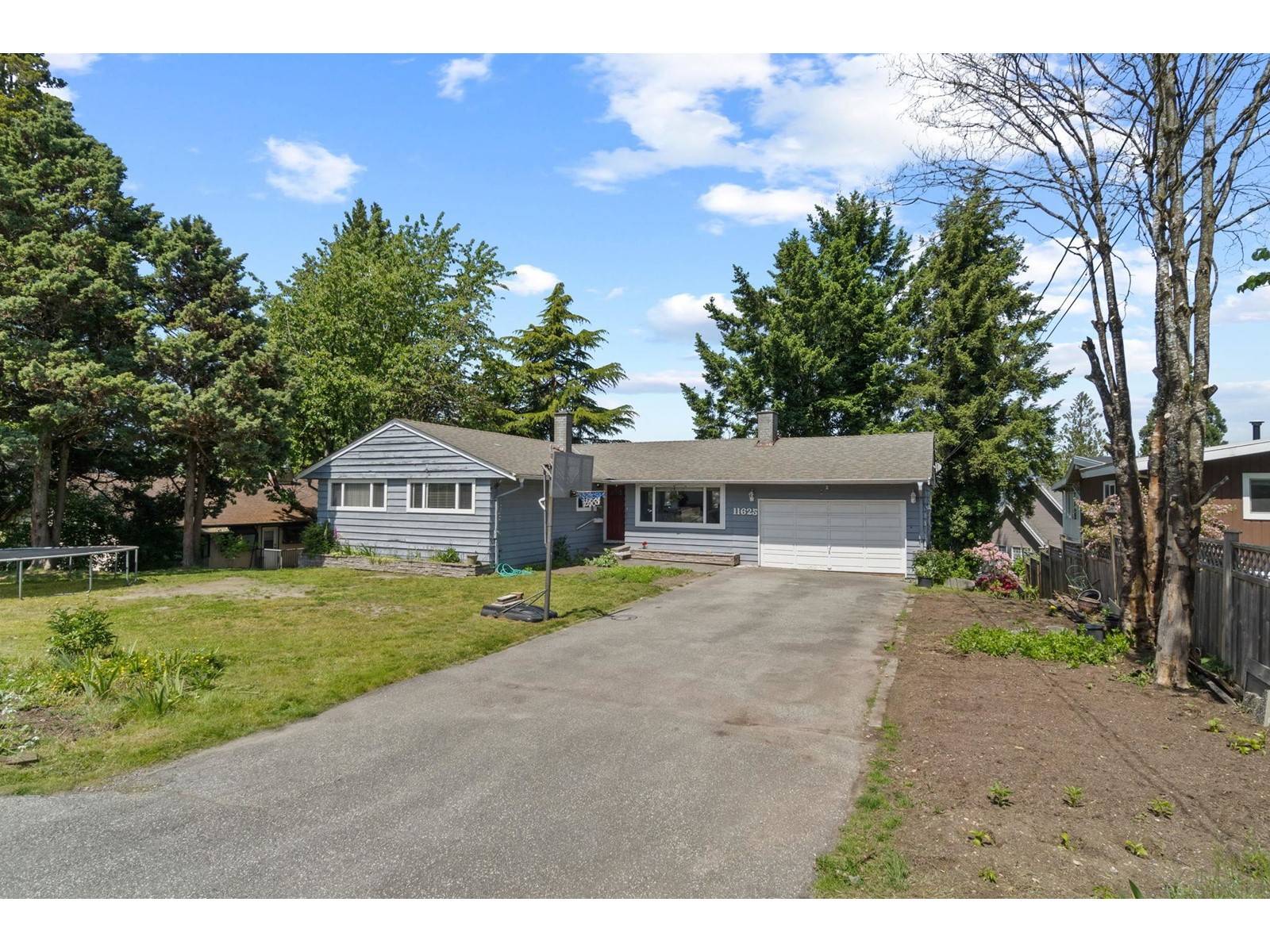 Surrey, BC V3V2M2,11625 99 AVENUE