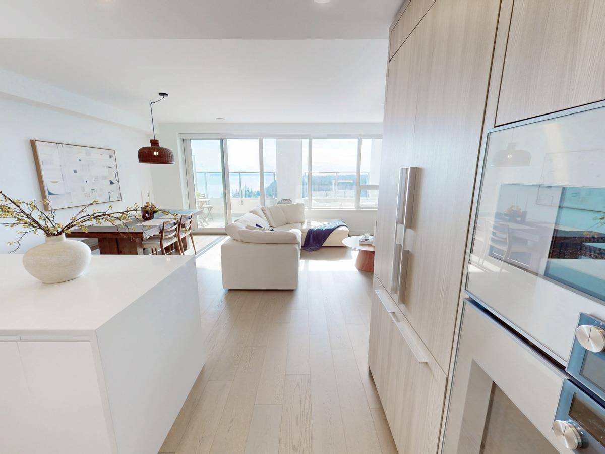 White Rock, BC V4B0C1,15165 THRIFT #1502