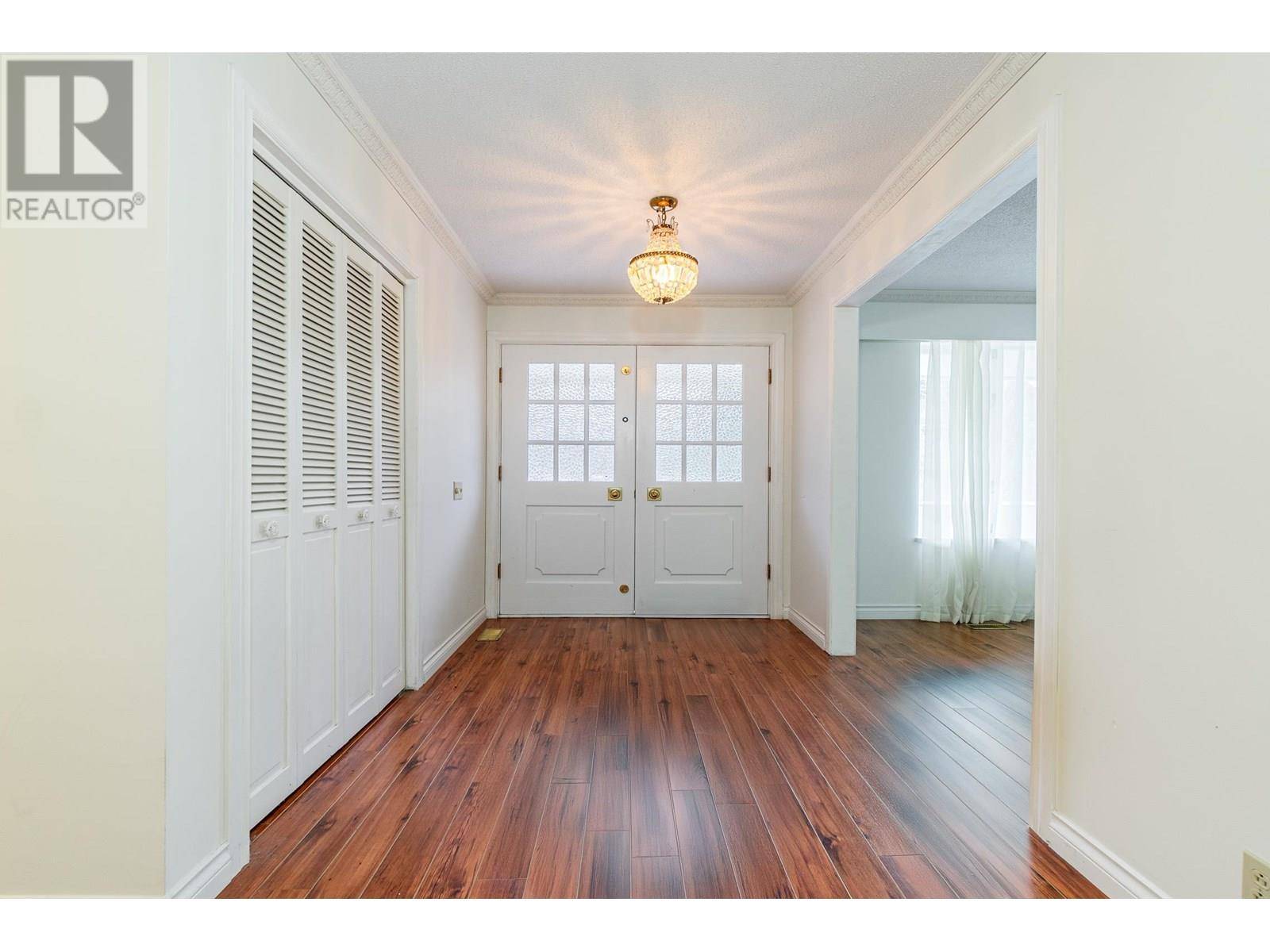West Vancouver, BC V7W1S7,5725 CRANLEY DRIVE