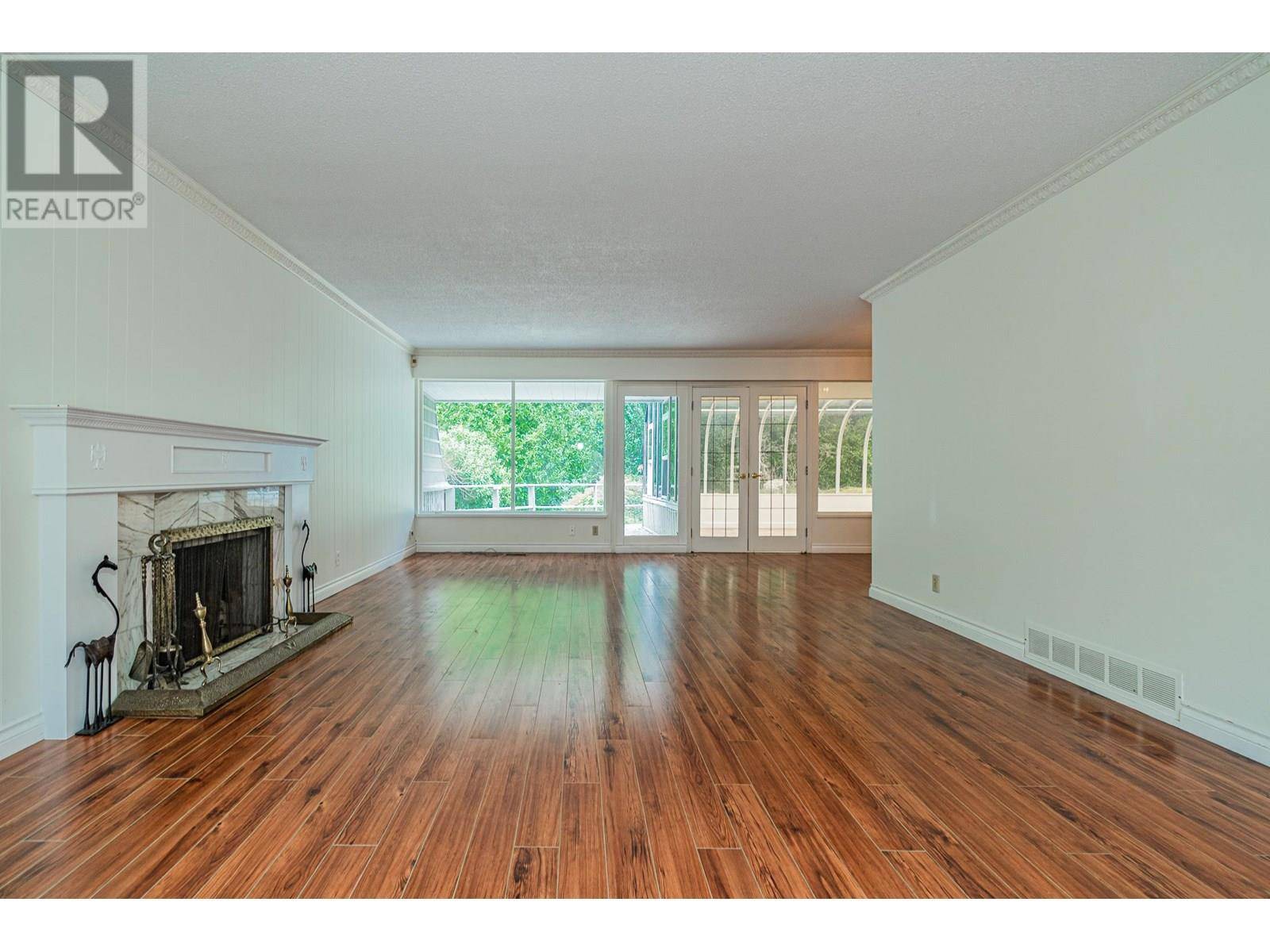 West Vancouver, BC V7W1S7,5725 CRANLEY DRIVE