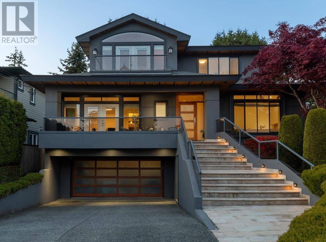 West Vancouver, BC V7V1T7,2257 FULTON AVENUE