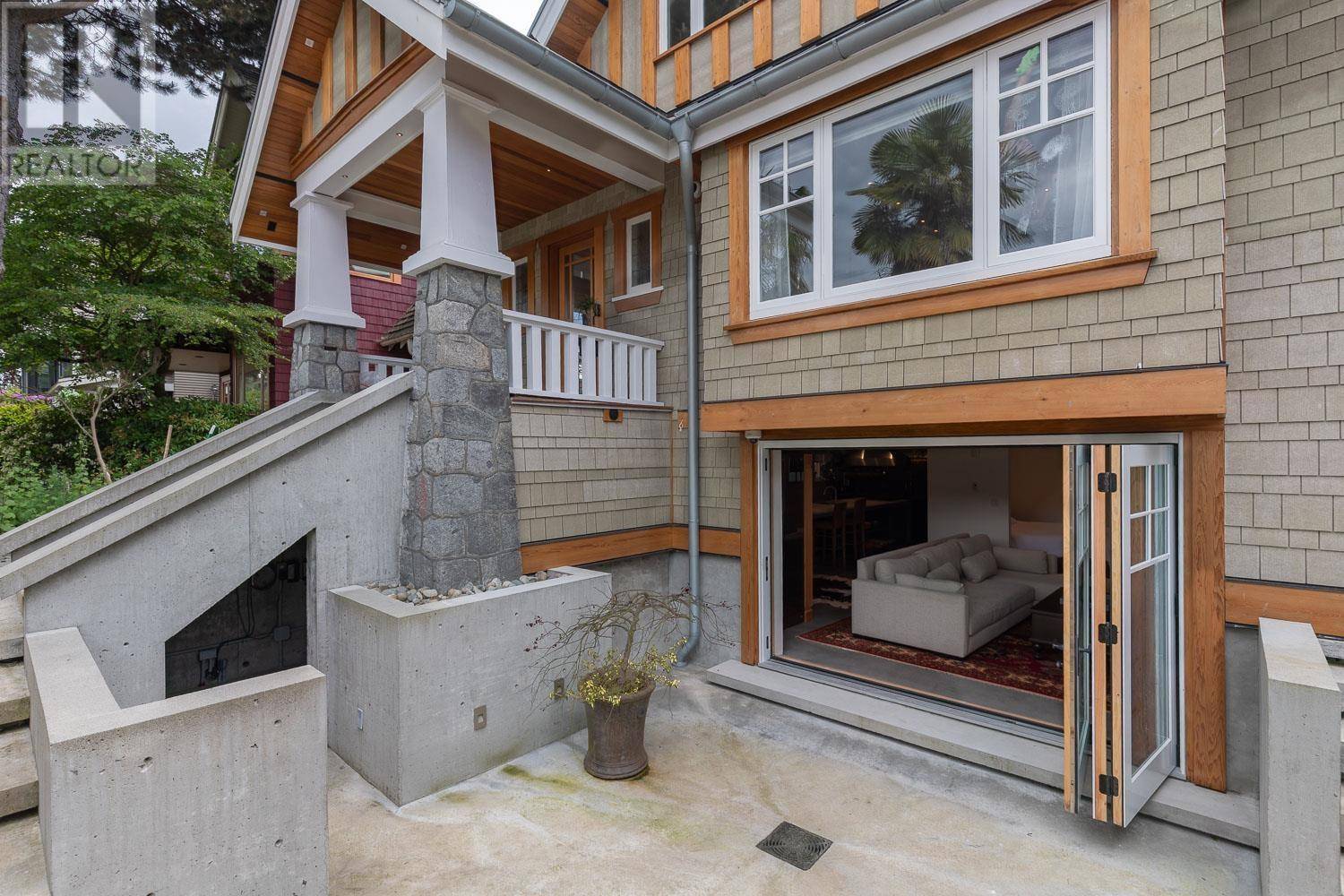 Vancouver, BC V6K1B1,2988 POINT GREY ROAD