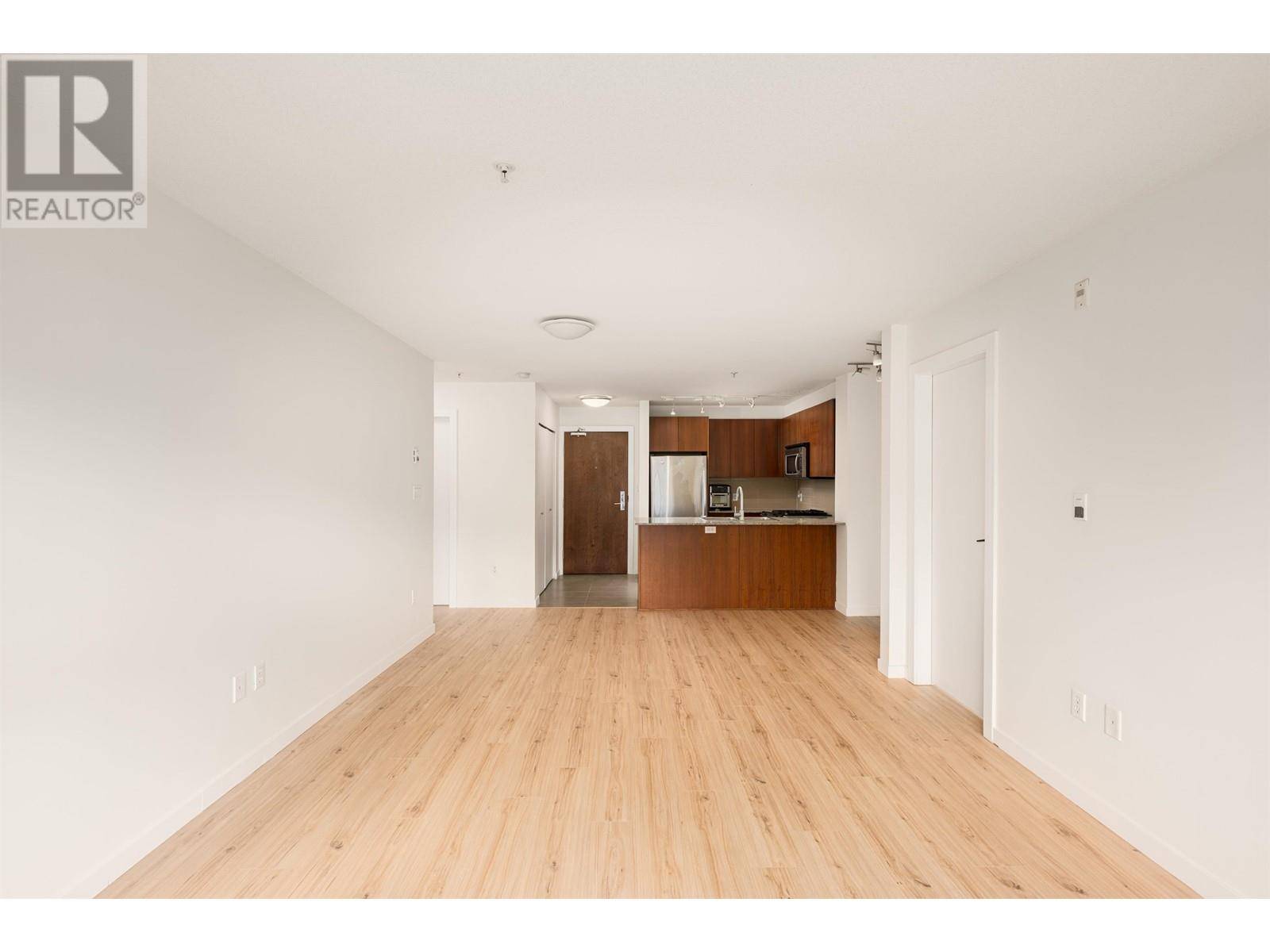 Burnaby, BC V5J0C3,5775 IRMIN ST #103