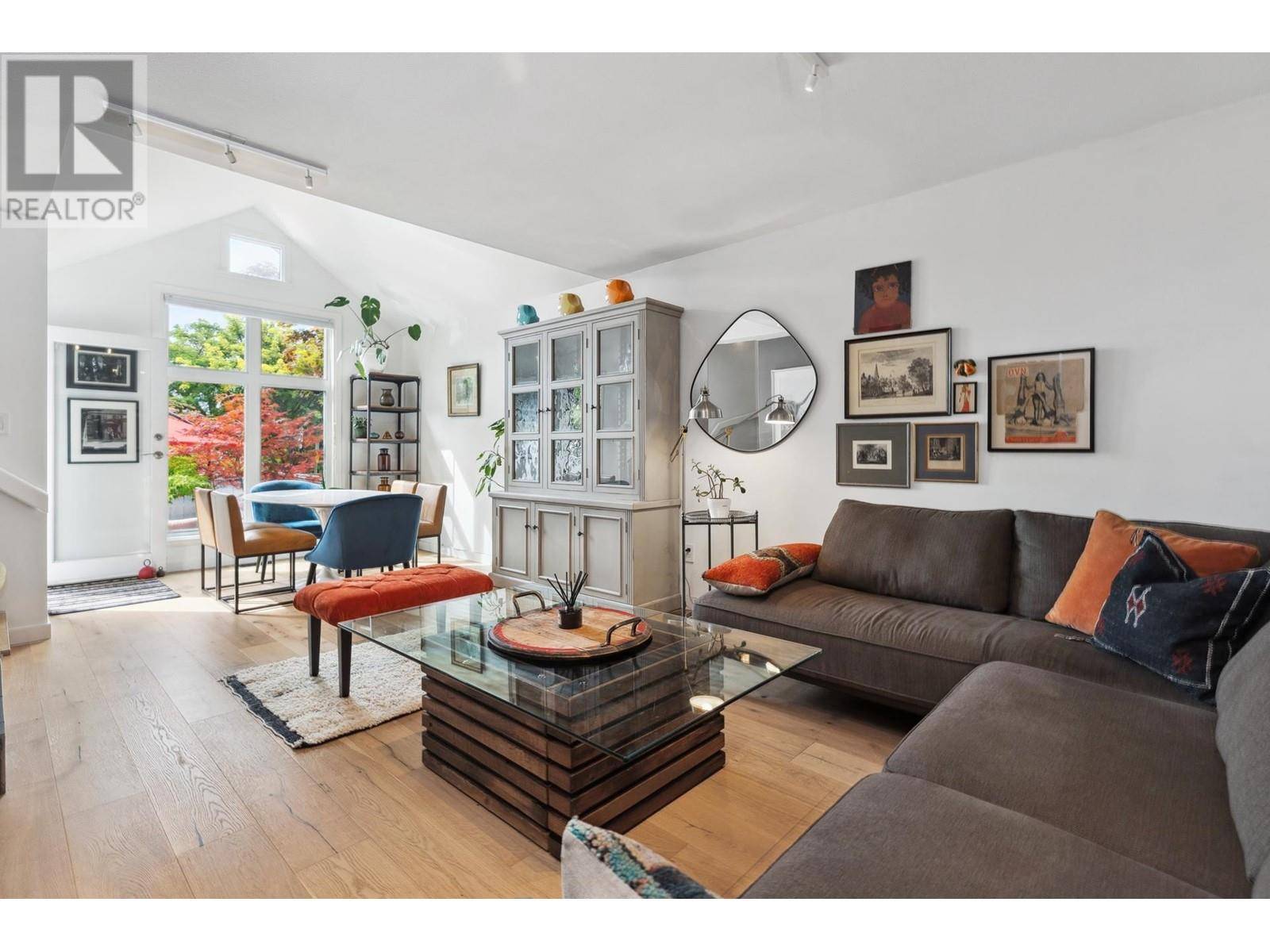 North Vancouver, BC V7P2Y4,1585 BOWSER AVENUE