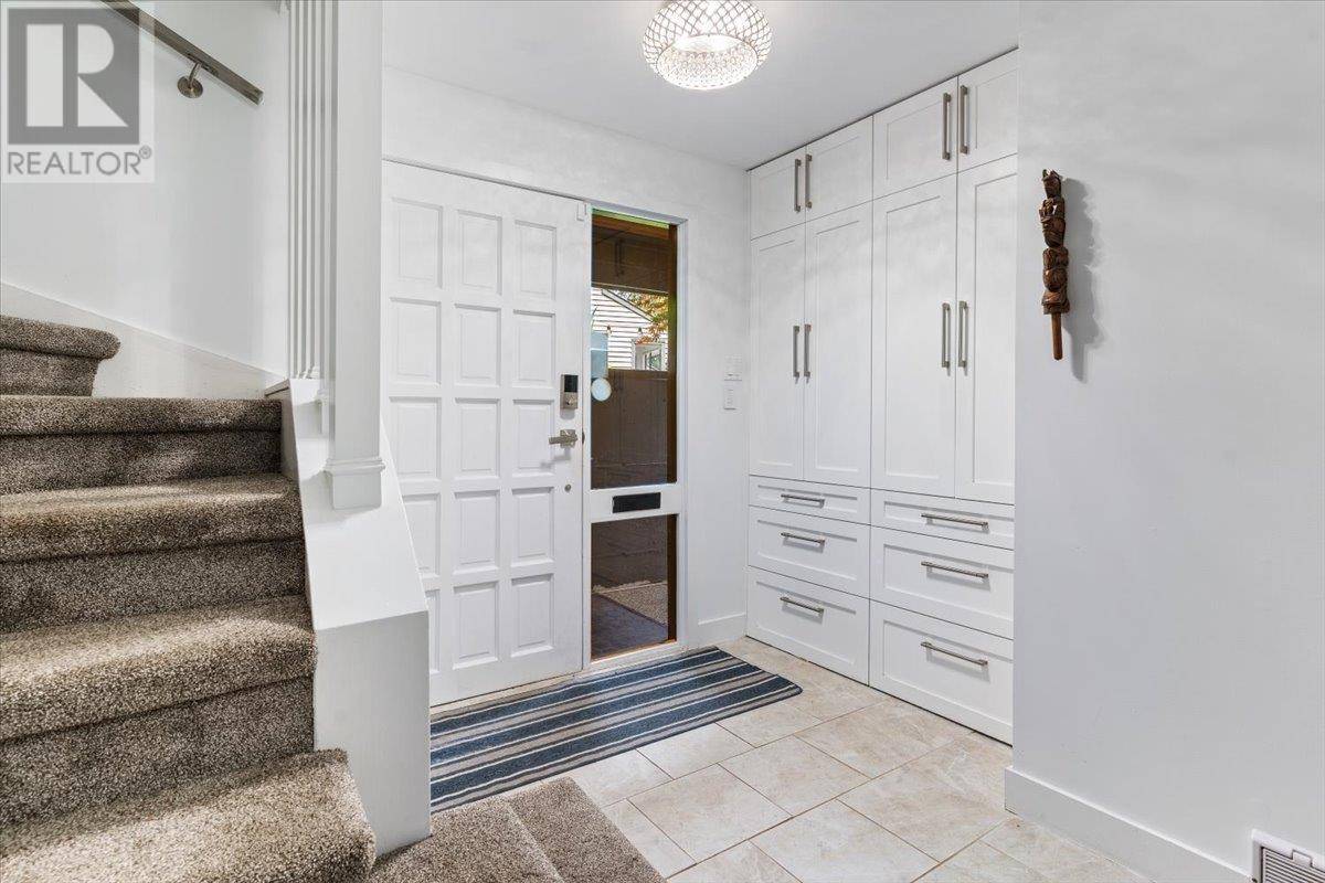 North Vancouver, BC V7K2Y3,818 FREDERICK ROAD