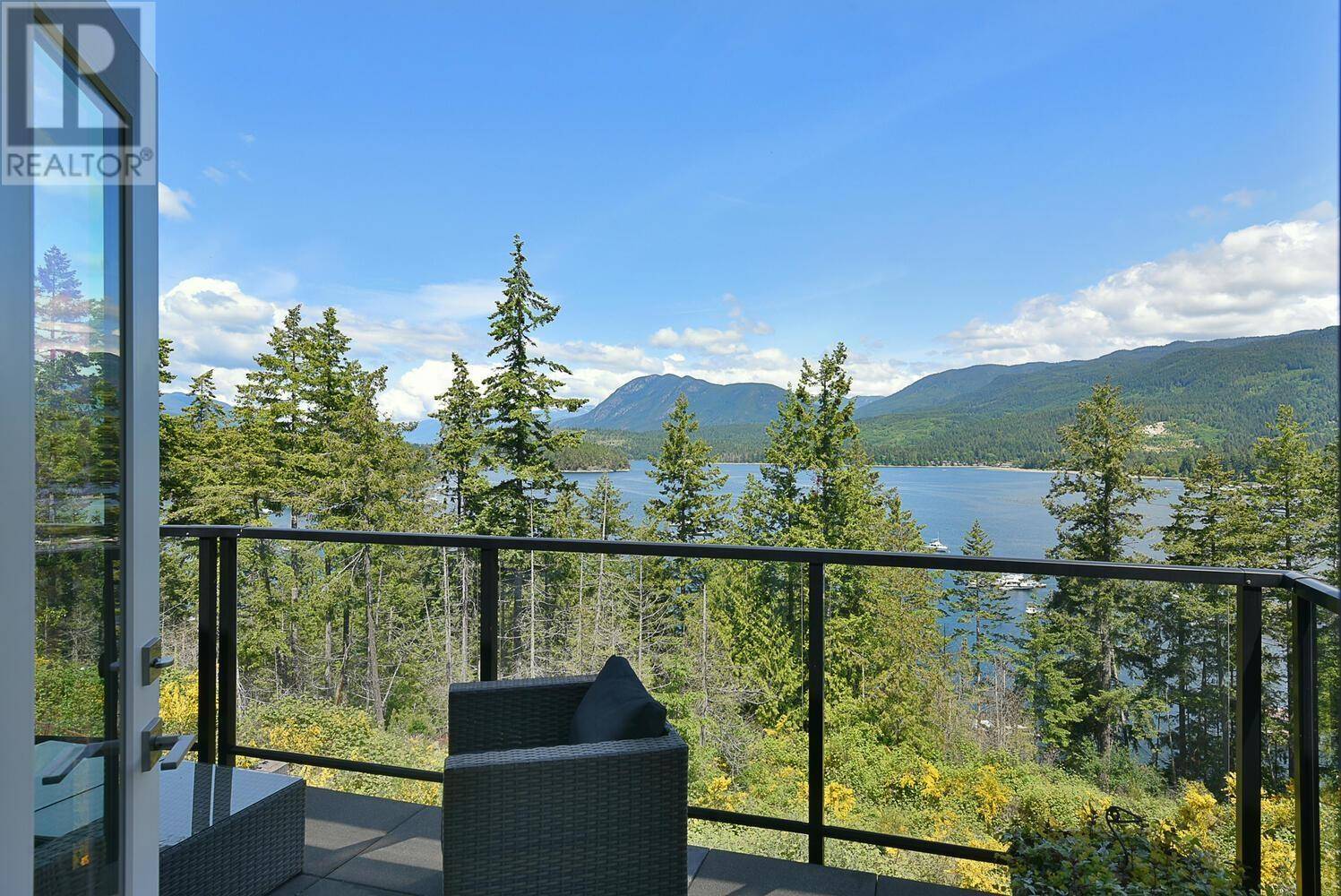 Sechelt, BC V7Z0L8,5780 MARINE WAY #302