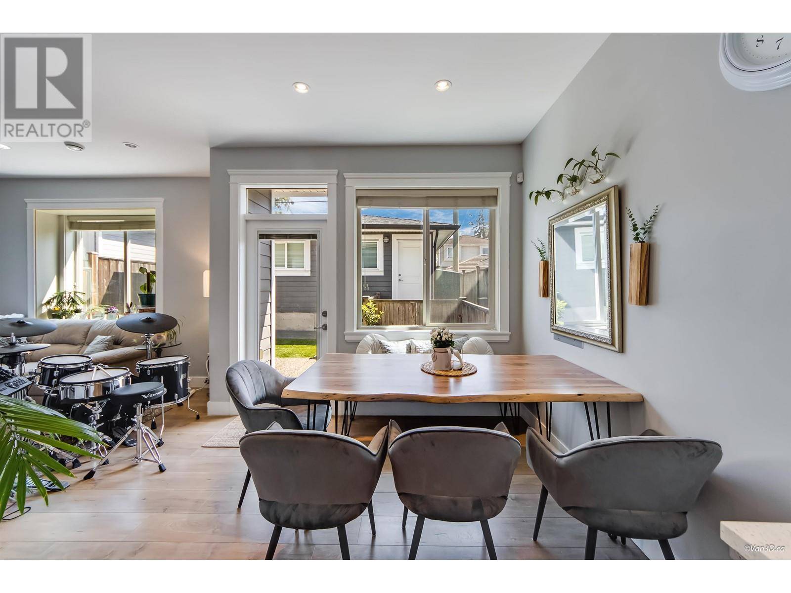 Burnaby, BC V5G1G1,5078 NORFOLK STREET