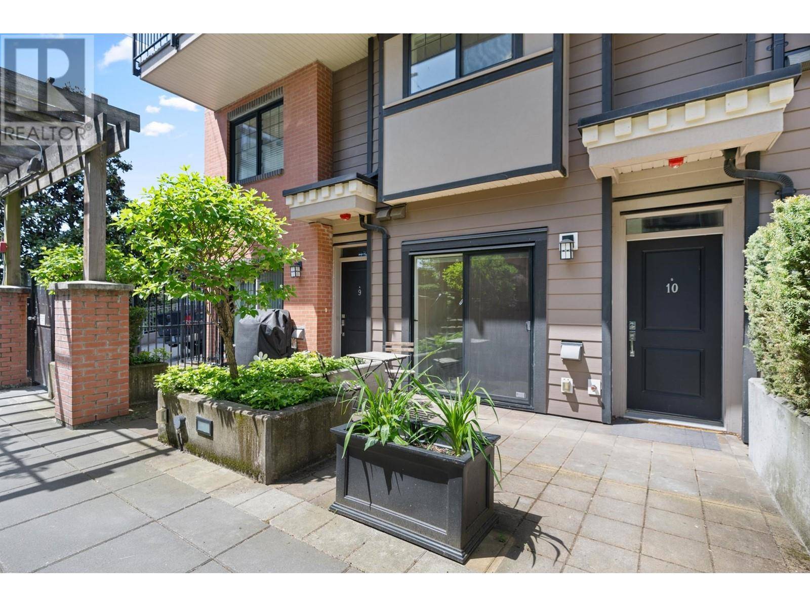 New Westminster, BC V3M1J9,838 ROYAL AVE #10