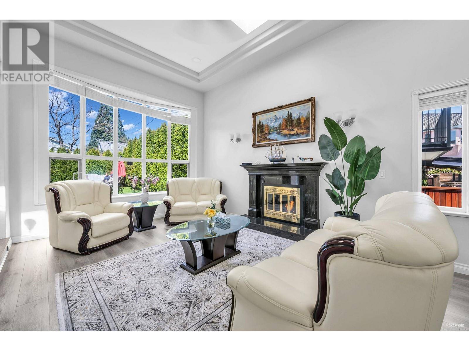 New Westminster, BC V3M3B1,2226 DUBLIN STREET