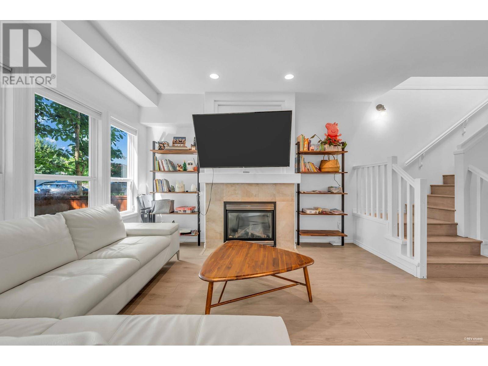 Richmond, BC V7C5V8,6777 LIVINGSTONE PL #16