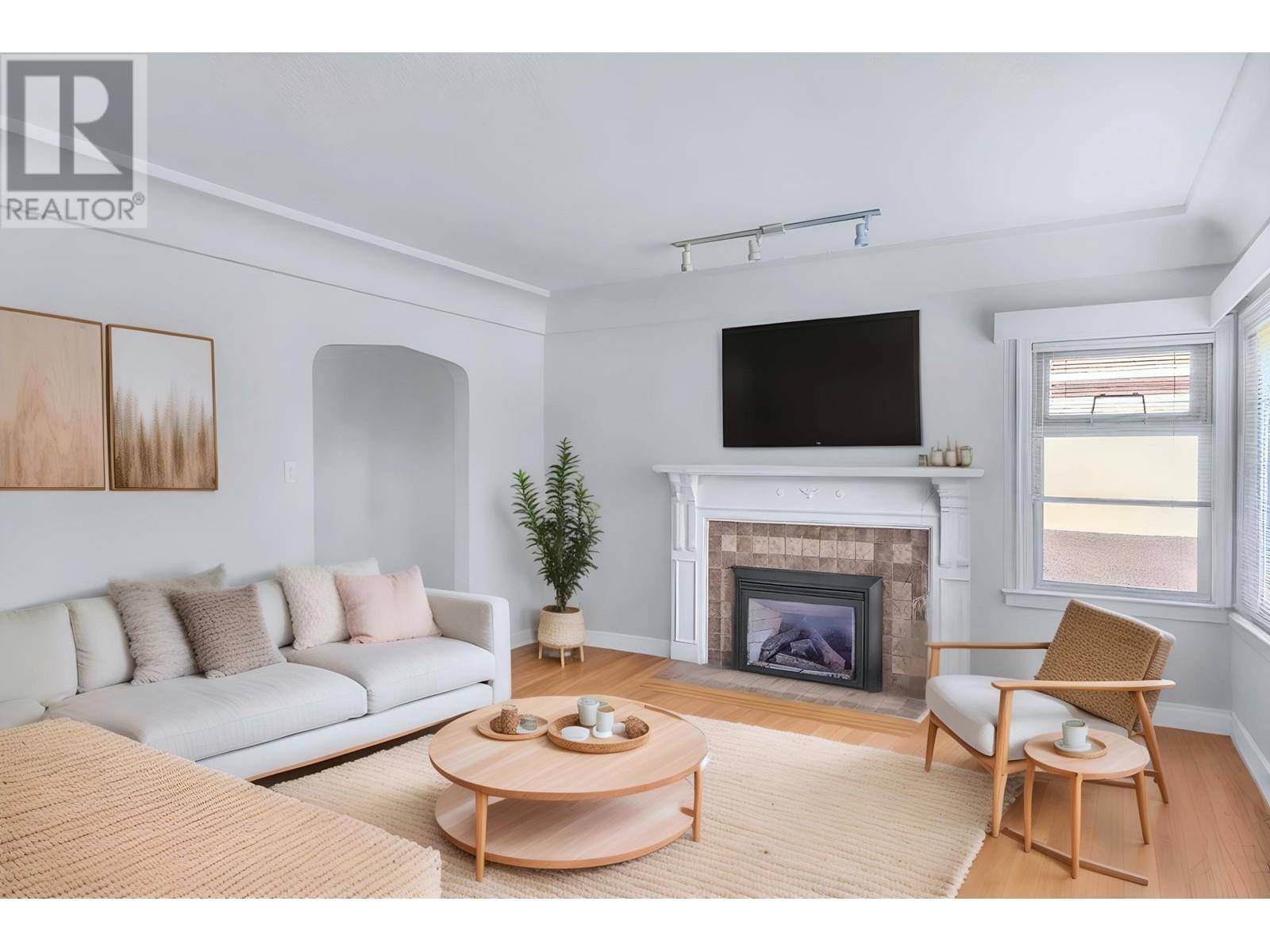 Vancouver, BC V6J1A3,275 W KING EDWARD AVENUE