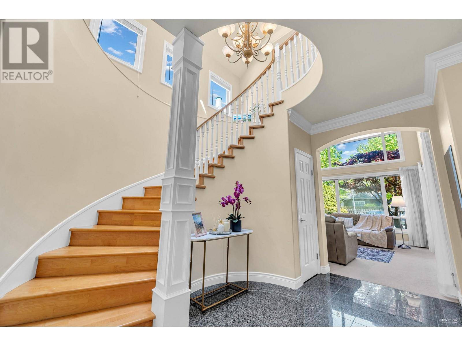 Richmond, BC V7C5P8,6271 BARNARD DRIVE