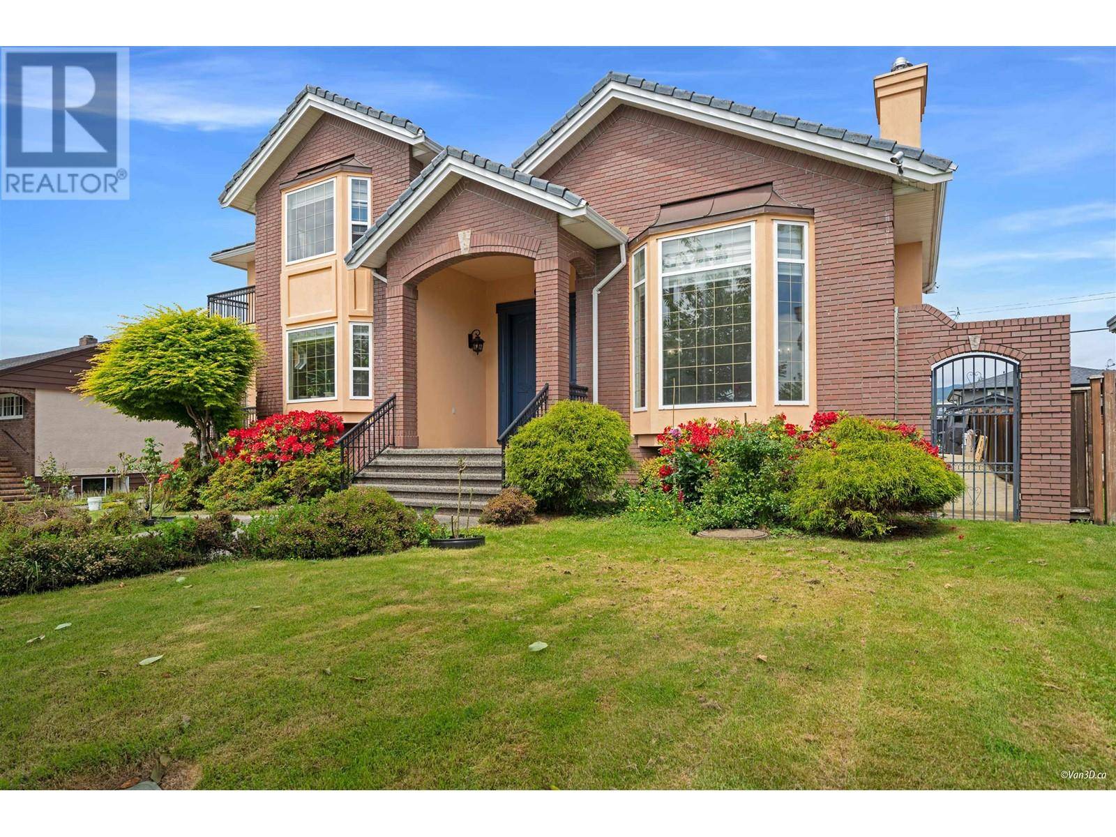 Burnaby, BC V5B2J7,6589 KITCHENER STREET