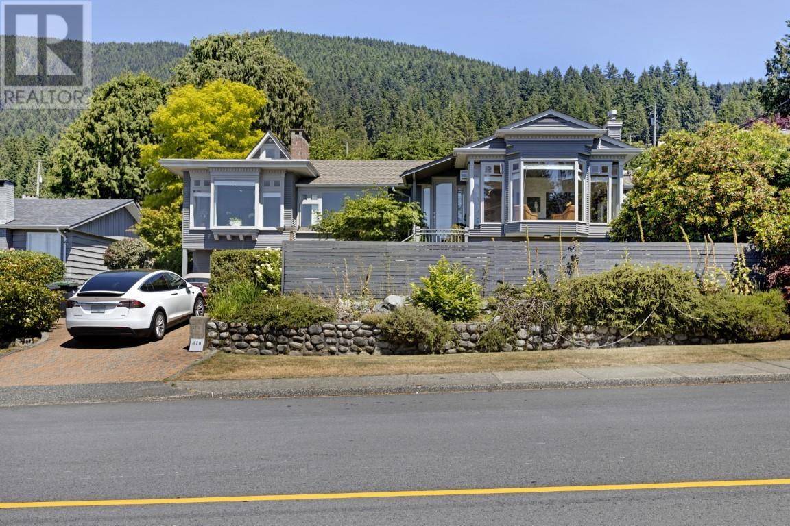 North Vancouver, BC V7R2G3,670 MONTROYAL BOULEVARD