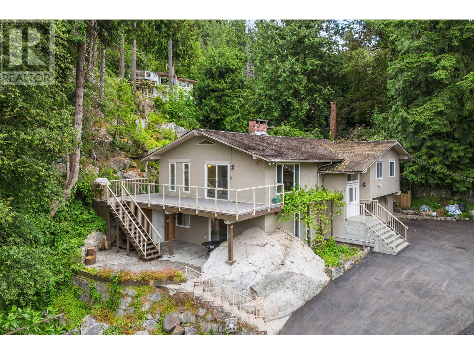 West Vancouver, BC V7V3J3,3849 BAYRIDGE AVENUE