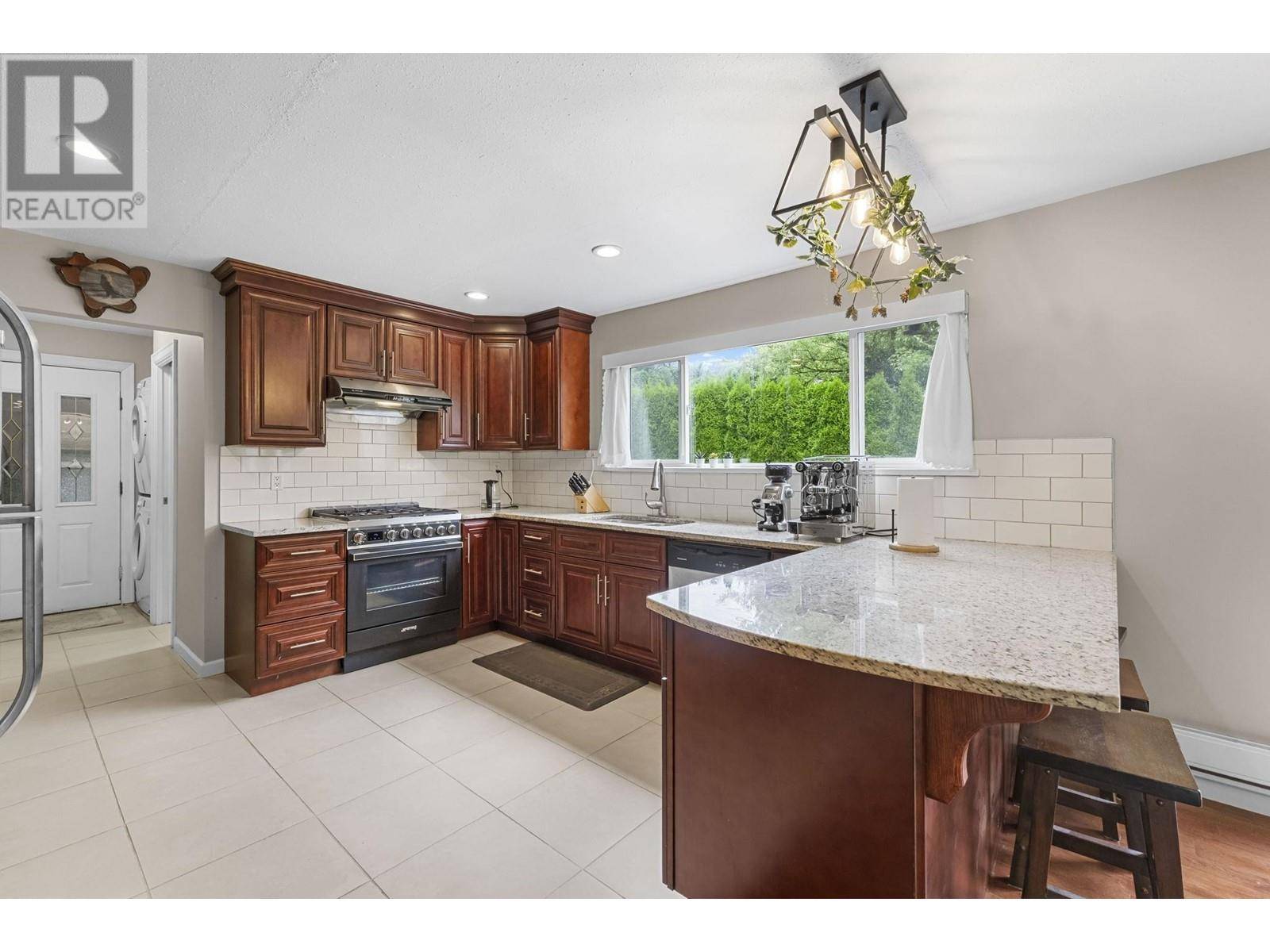 Port Moody, BC V3H2L3,3280 PORTVIEW PLACE