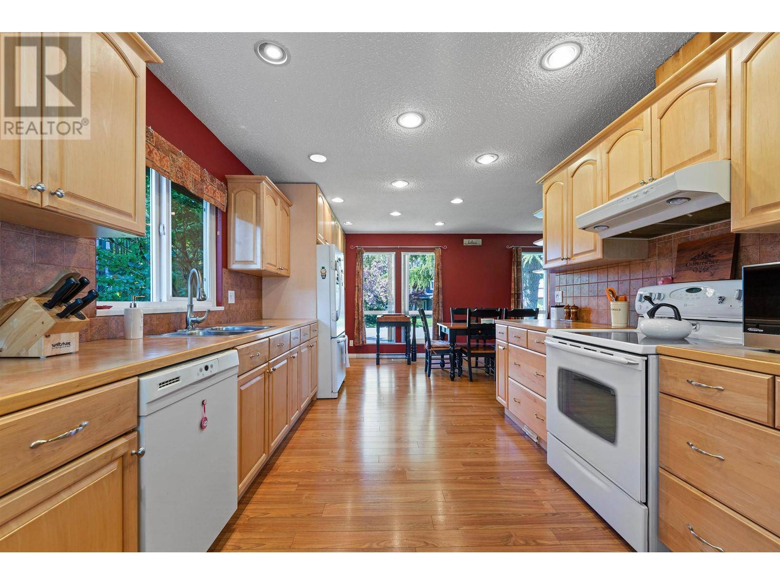 Ladner, BC V4K3V2,4614 54 STREET