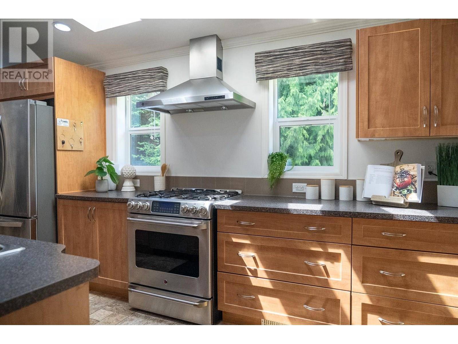 Pender Island, BC V0N2M2,2604 DORY WAY