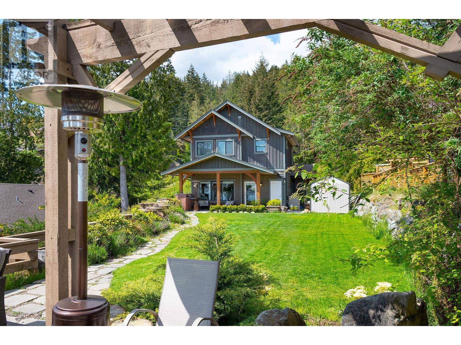 Bowen Island, BC V0N1G2,927 FAIRWAY LANE
