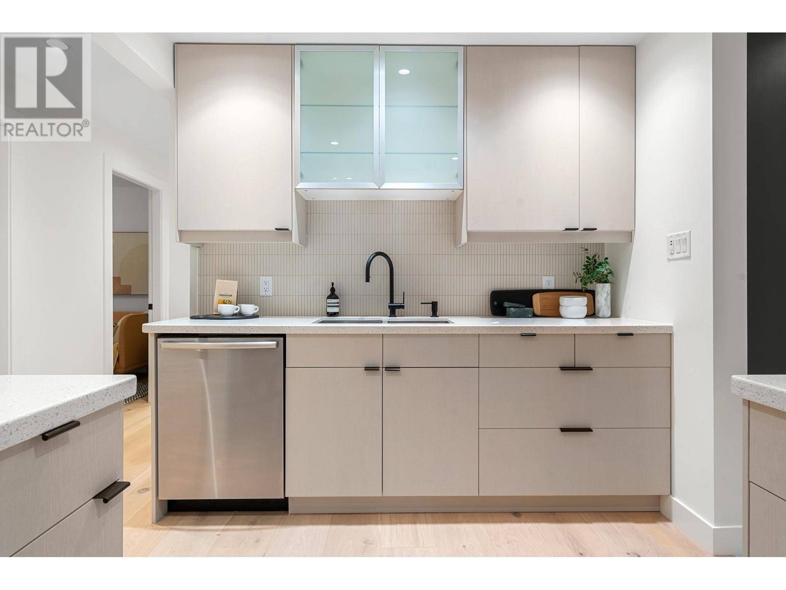 North Vancouver, BC V7P1W2,1140 W 17 STREET
