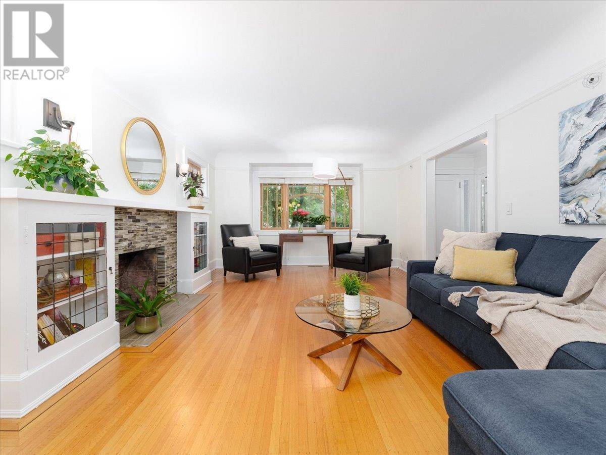 Vancouver, BC V6K2J2,2391 W 10TH AVENUE