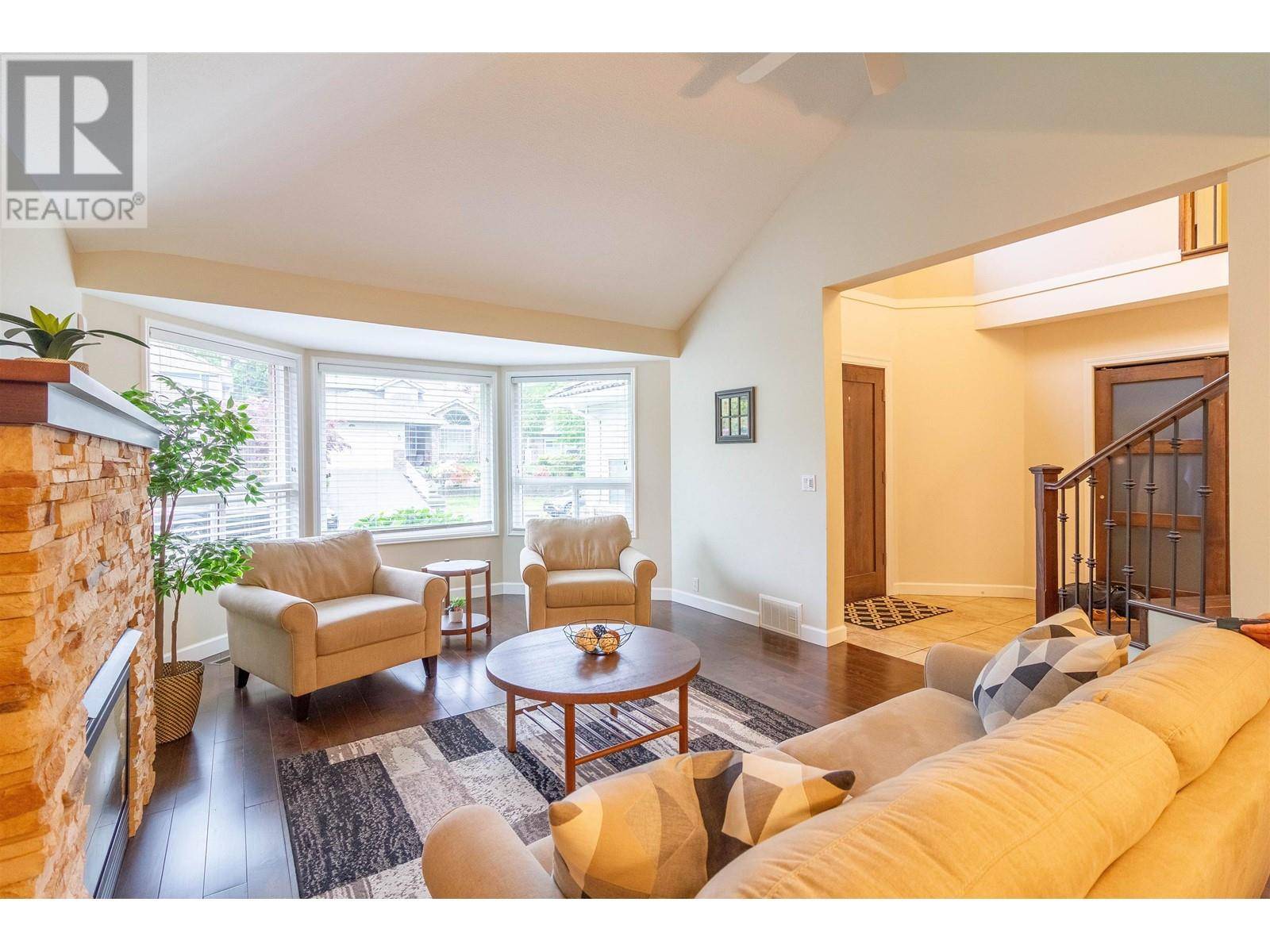 Coquitlam, BC V3J7T1,1872 WALNUT CRESCENT