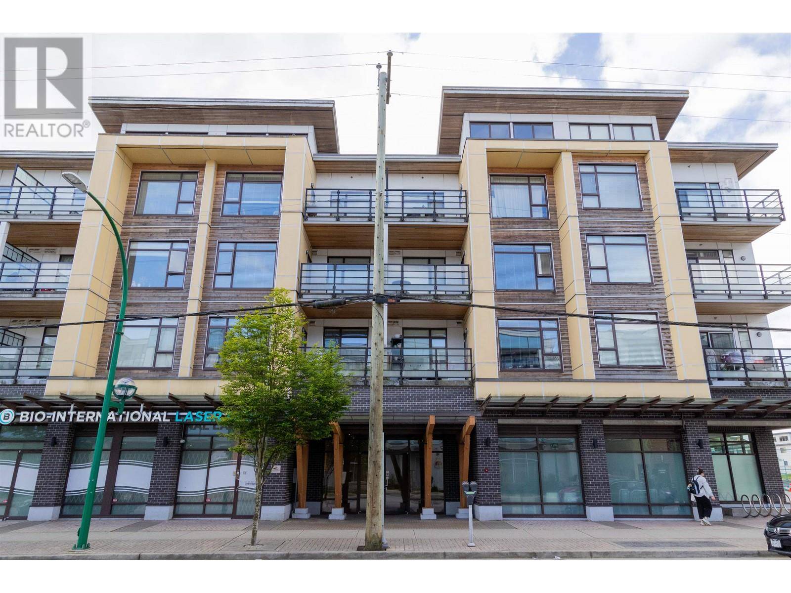 Burnaby, BC V5H0E1,5248 GRIMMER ST #PH15