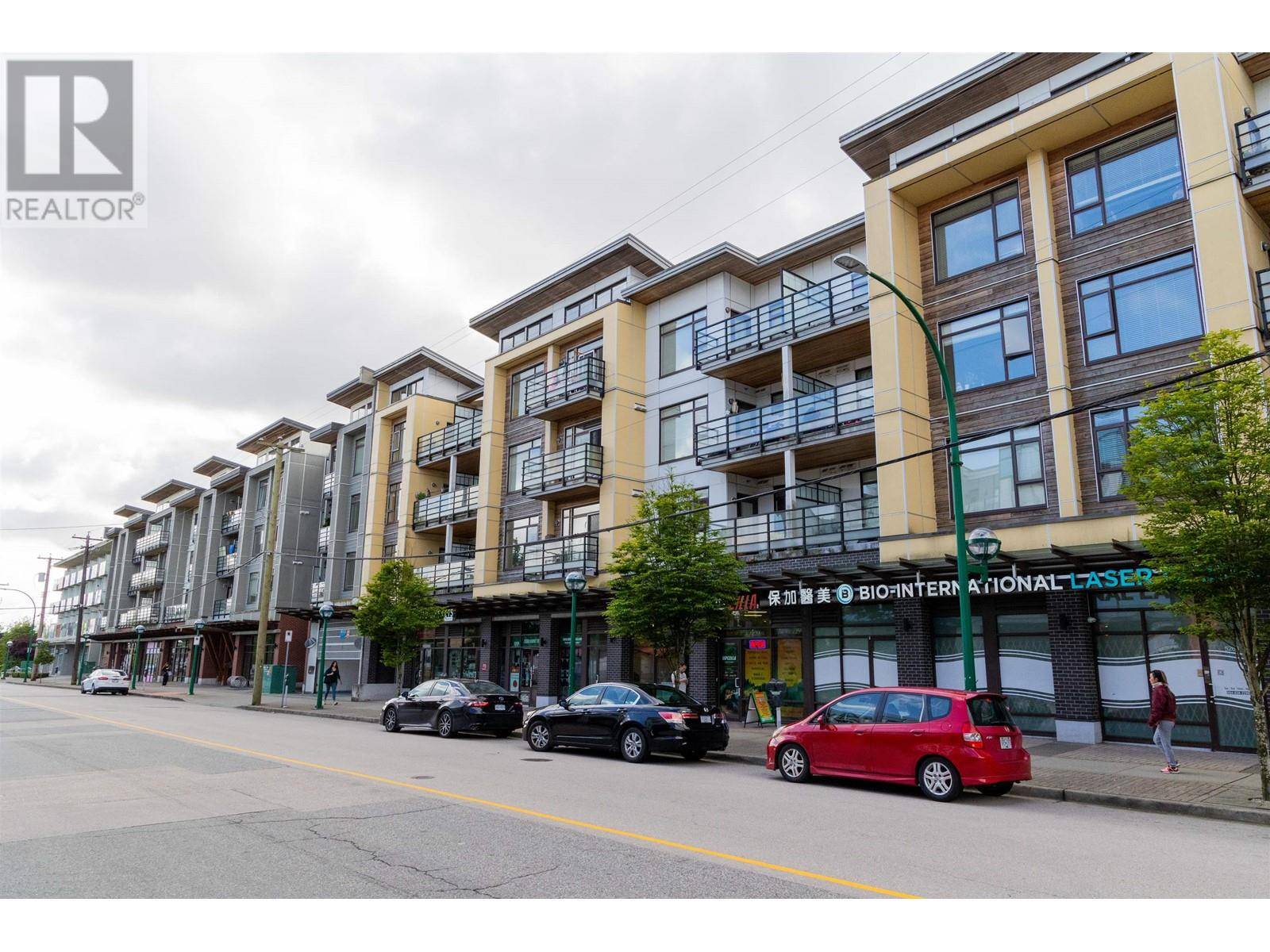 Burnaby, BC V5H0E1,5248 GRIMMER ST #PH15