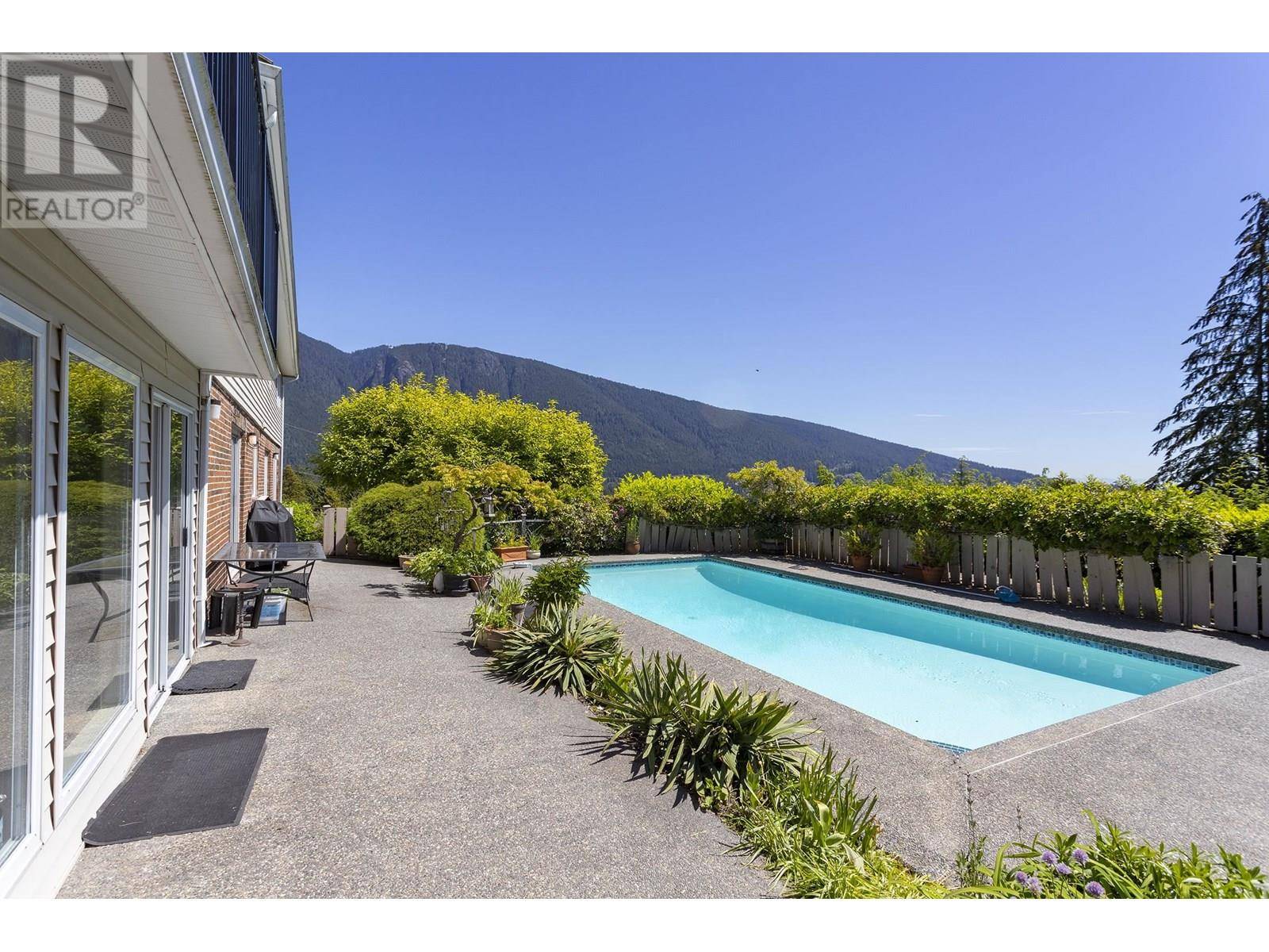 West Vancouver, BC V7S1V8,588 ST. ANDREWS PLACE