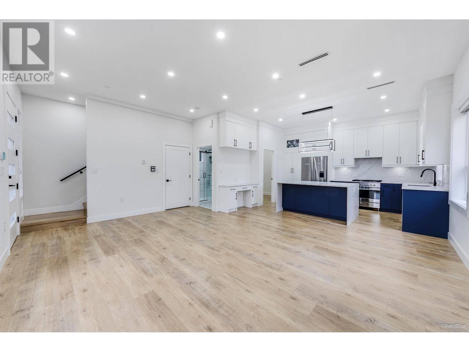Vancouver, BC V5M2N4,2995 E 17TH AVENUE