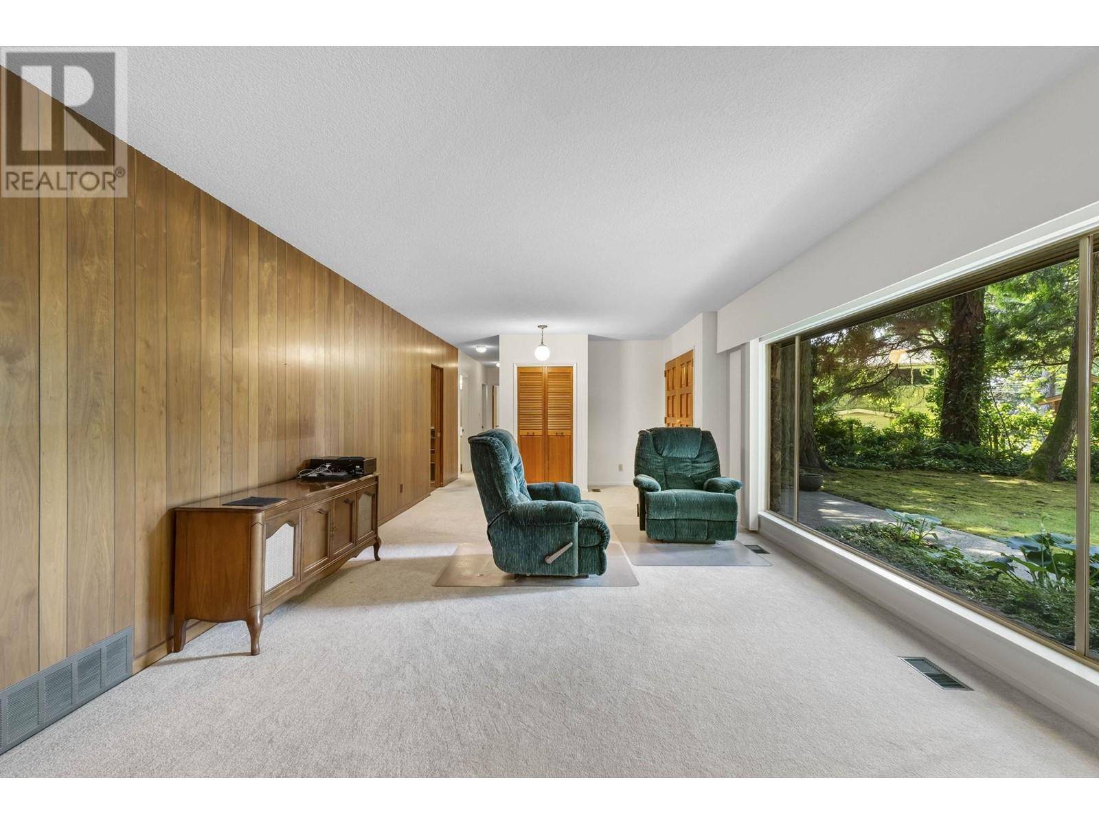 Delta, BC V4M2K4,1004 PACIFIC DRIVE