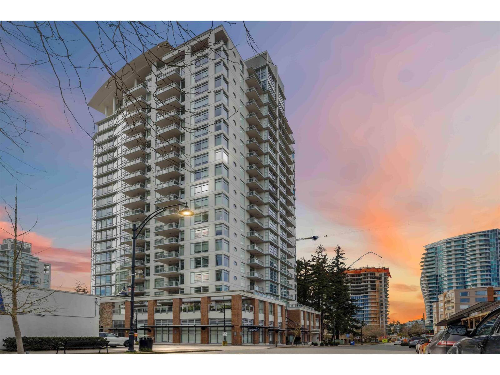 White Rock, BC V4B0A3,15152 RUSSELL AVE #804