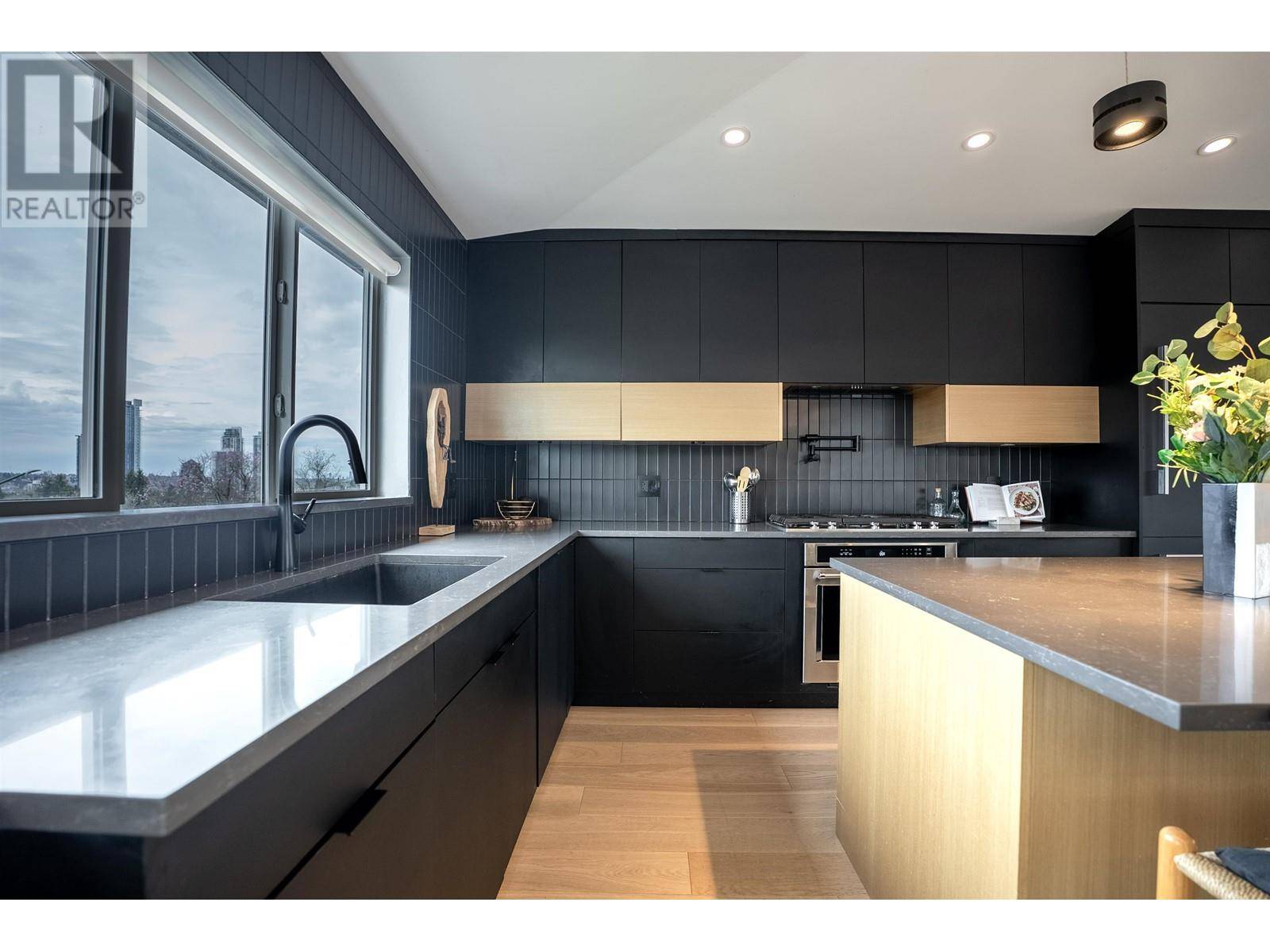 Burnaby, BC V5C3H6,4623 NAPIER STREET