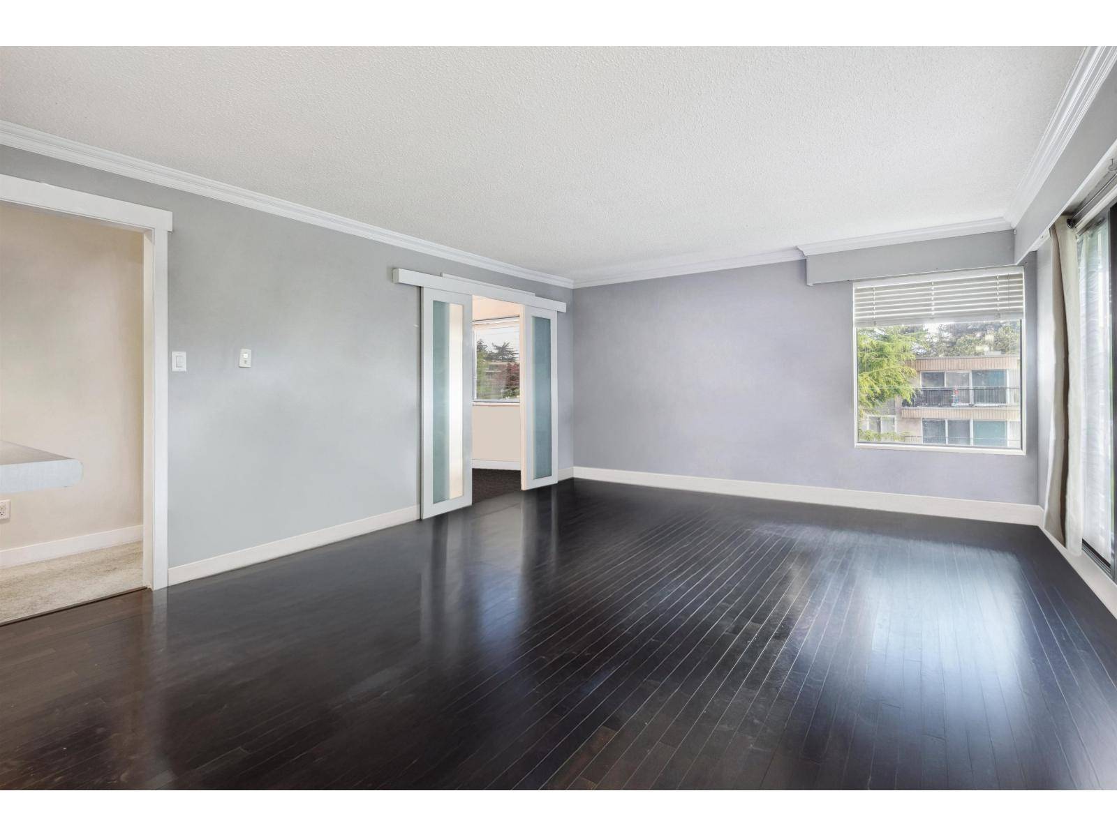 White Rock, BC V4B4C1,1390 MERKLIN ST #302