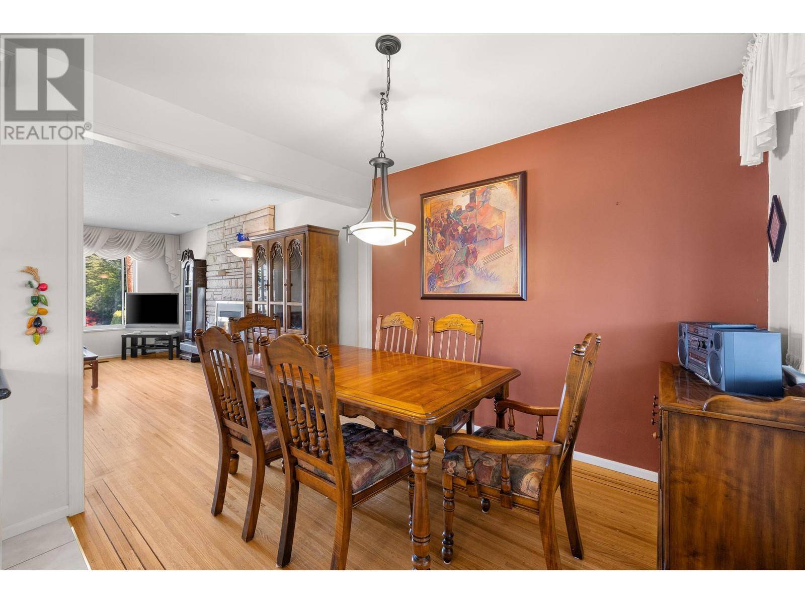 Burnaby, BC V5H2S9,5465 ABBEY AVENUE