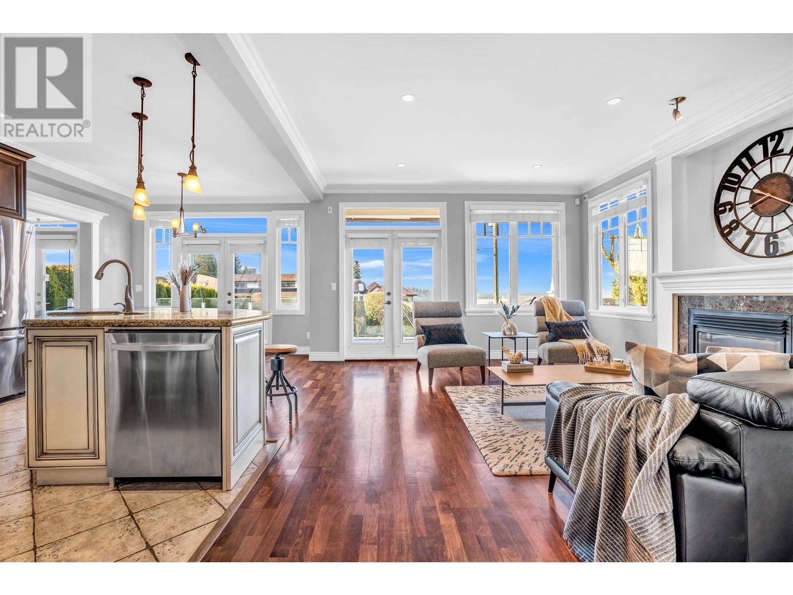 West Vancouver, BC V7T1N4,1197 FULTON AVENUE