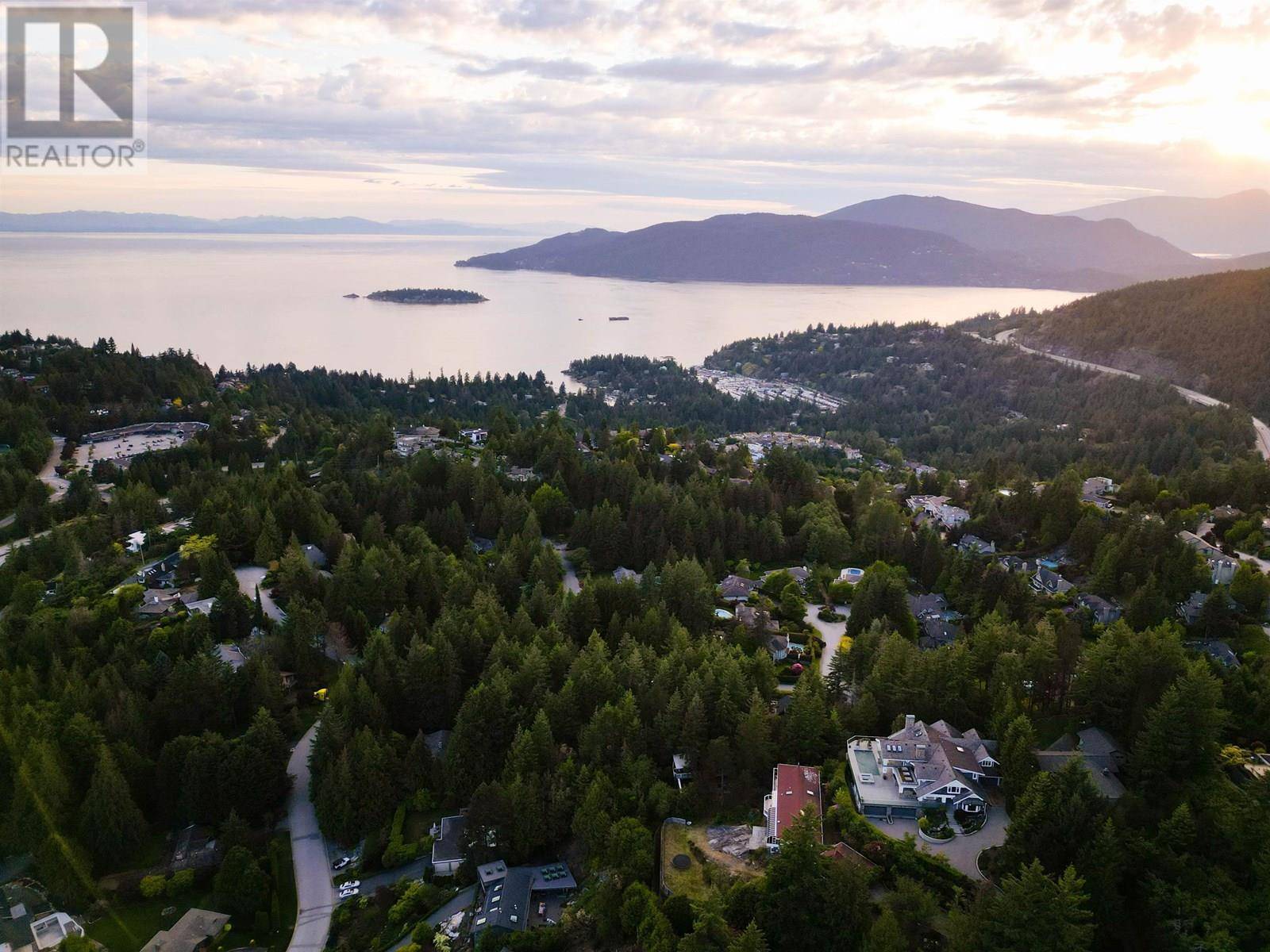 West Vancouver, BC V7S2X1,4665 WOODRIDGE PL #LOT 3