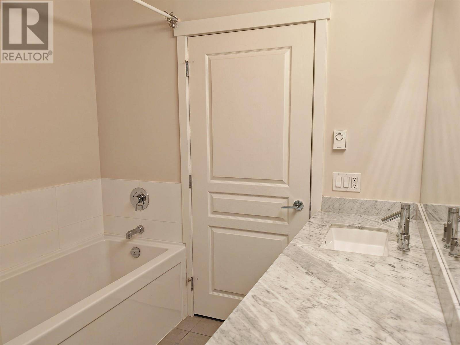 Richmond, BC V6X0J7,9388 MCKIM WAY #332
