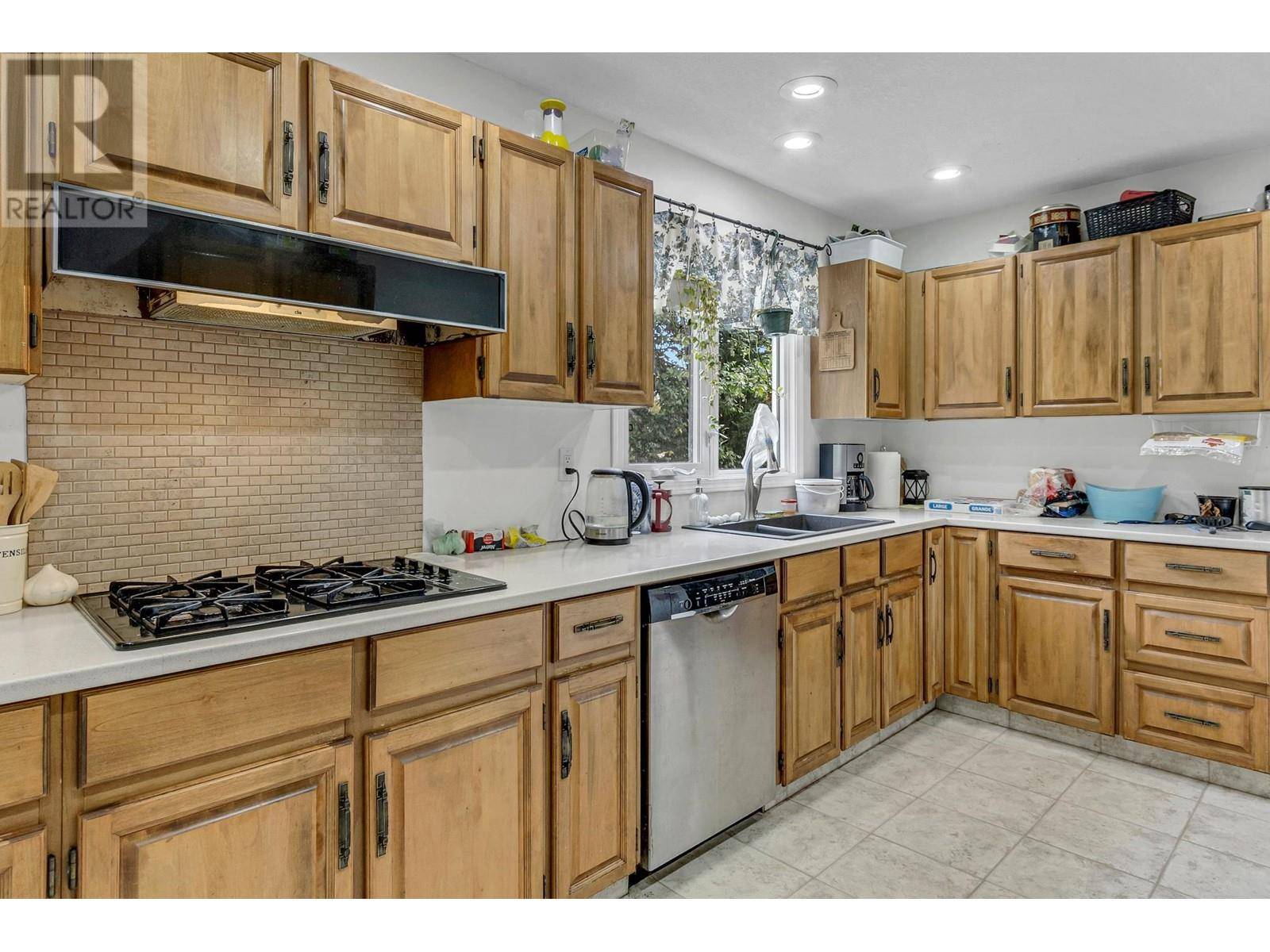 Prince George, BC V2K2C6,4322 HIGHLAND DRIVE