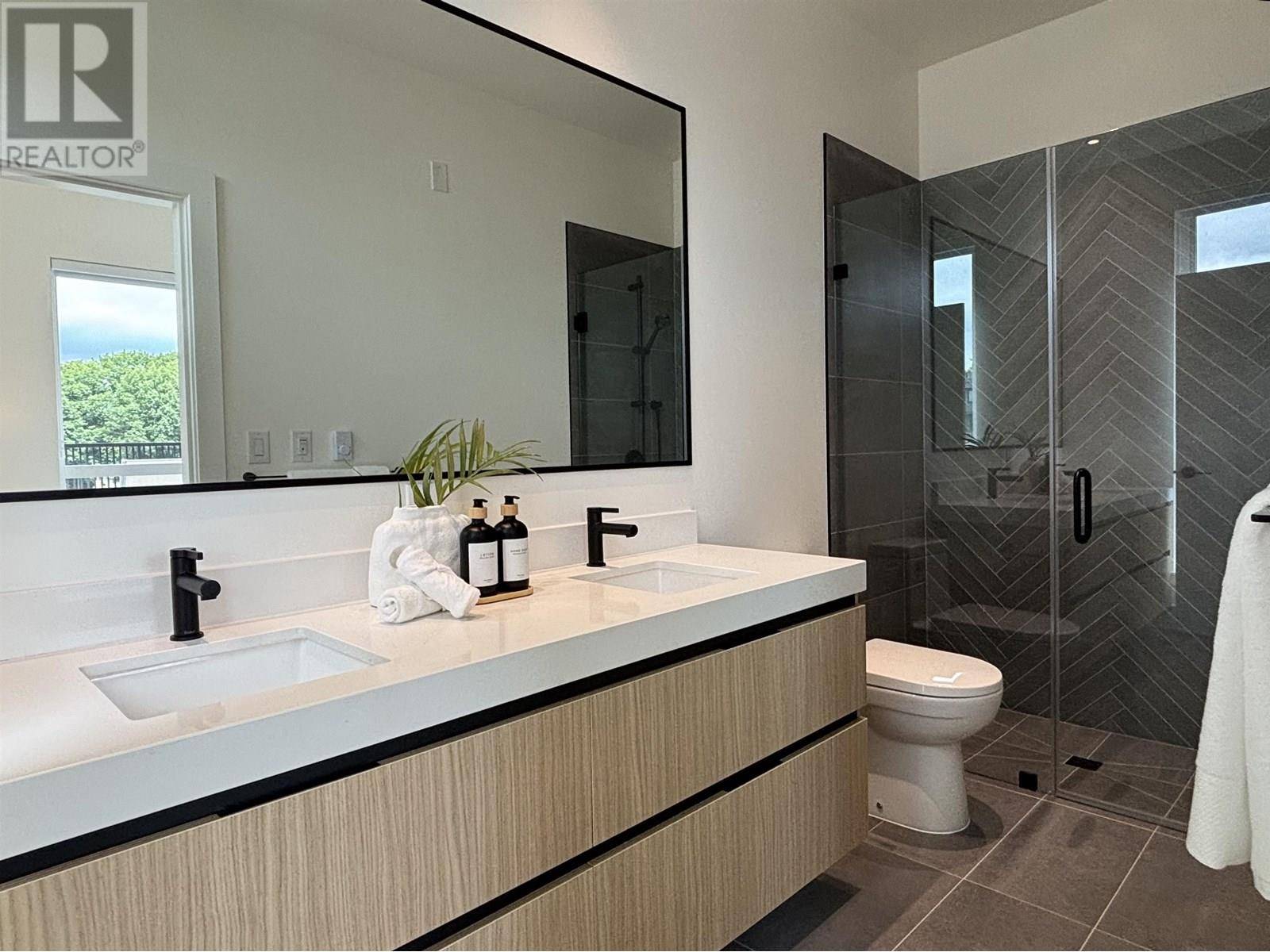 Vancouver, BC V5N0J5,2235 East BROADWAY #601