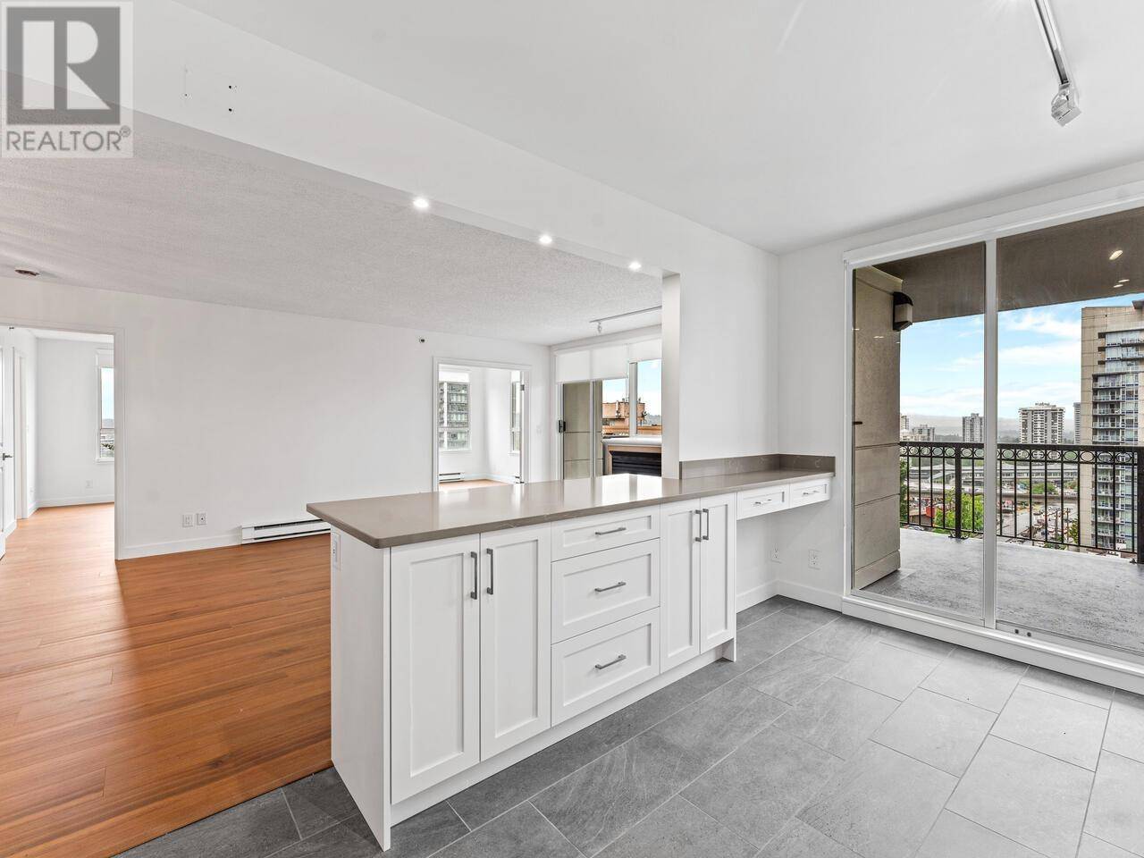 Coquitlam, BC V3K6R7,551 AUSTIN AVE #1004