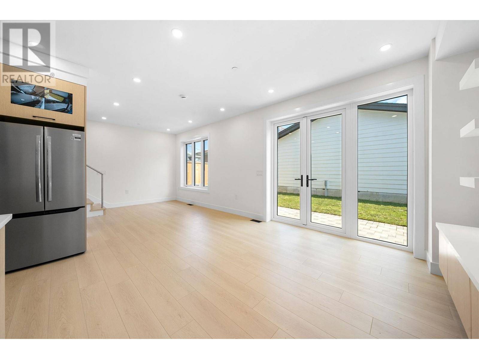 Vancouver, BC V5R4W4,3425 ARCHIMEDES ST #2