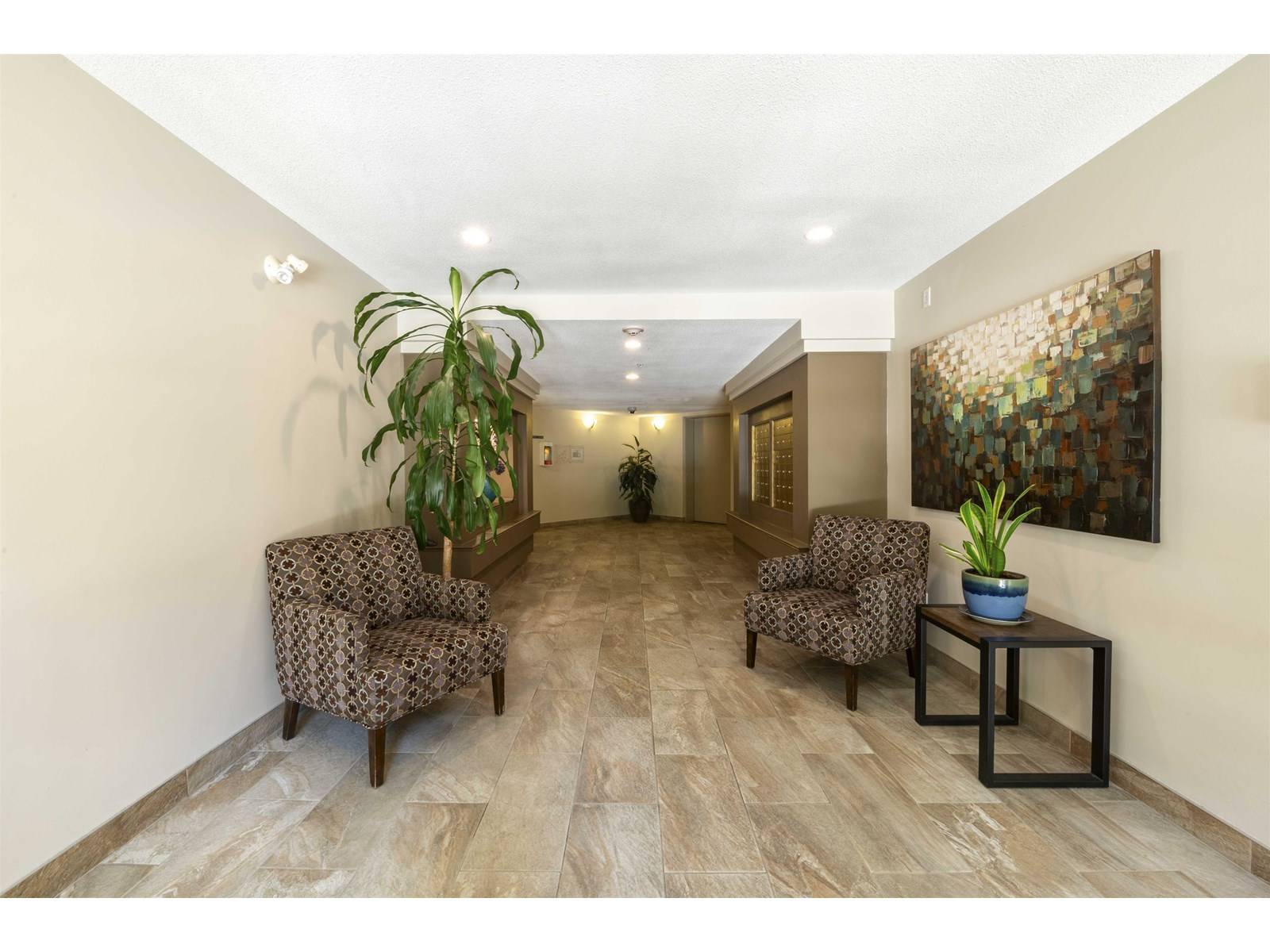 Surrey, BC V4A9T4,15185 22 #208