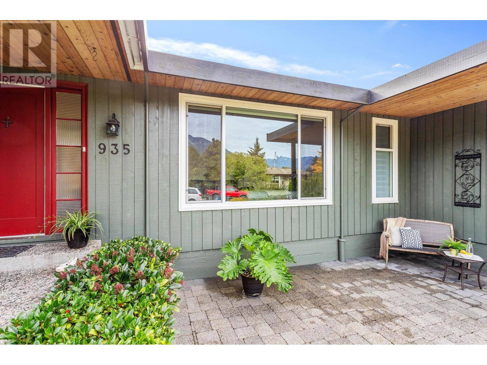 North Vancouver, BC V7R1S7,935 BEACONSFIELD ROAD