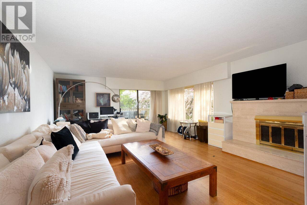 West Vancouver, BC V7T1Y6,1296 INGLEWOOD AVENUE