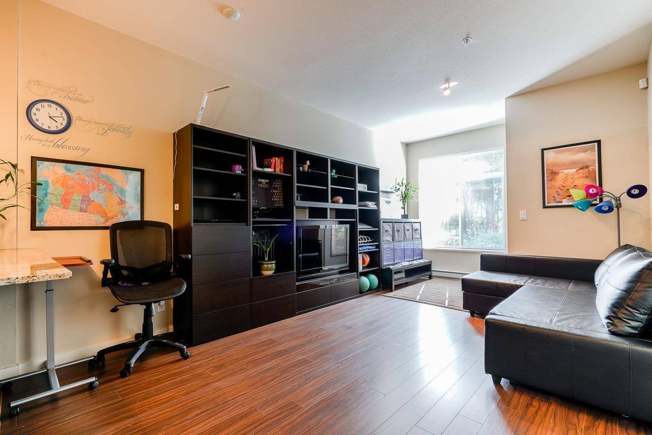 Surrey, BC V3T0A4,10499 UNIVERSITY #115